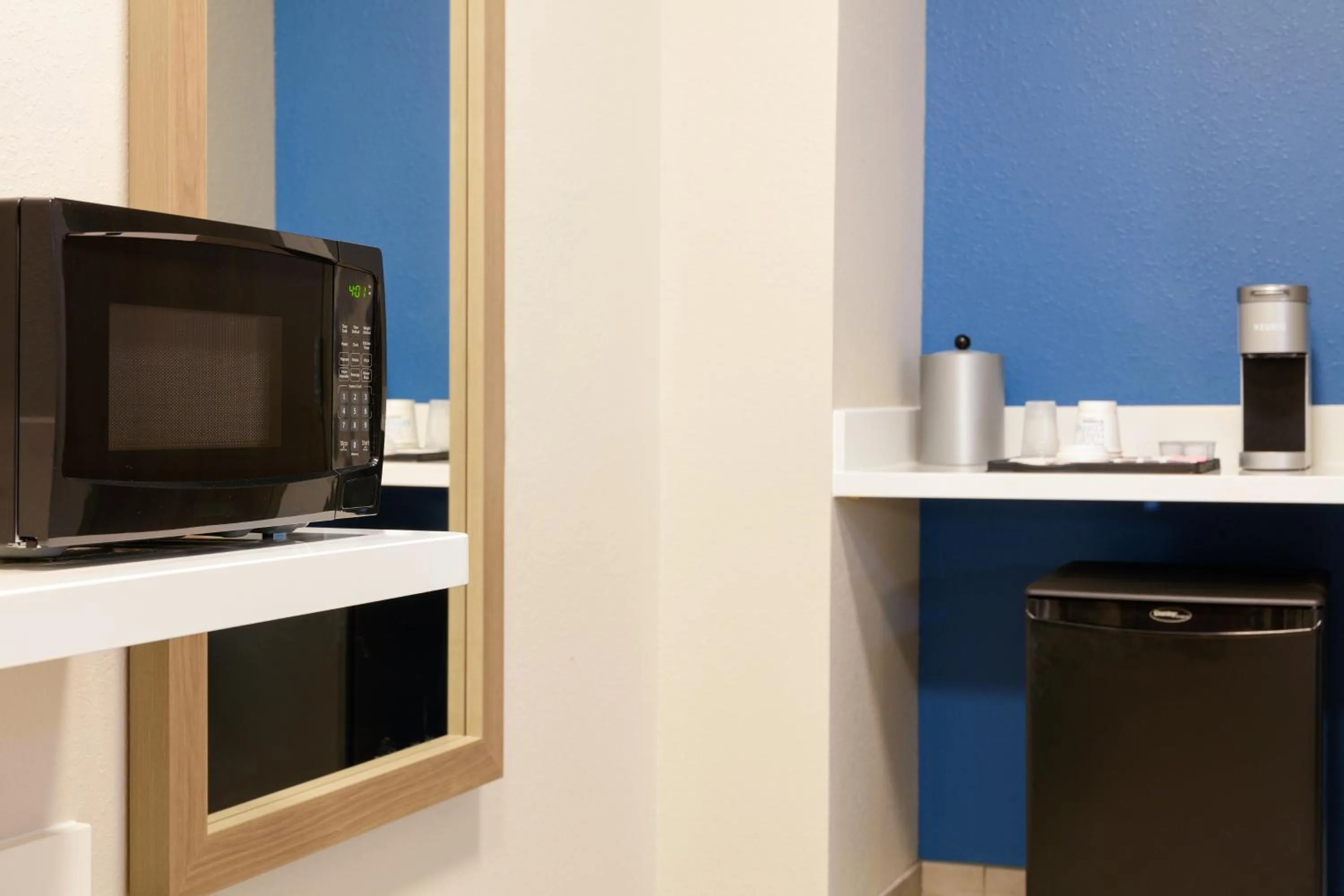 microwave in Holiday Inn Express Williamston by IHG