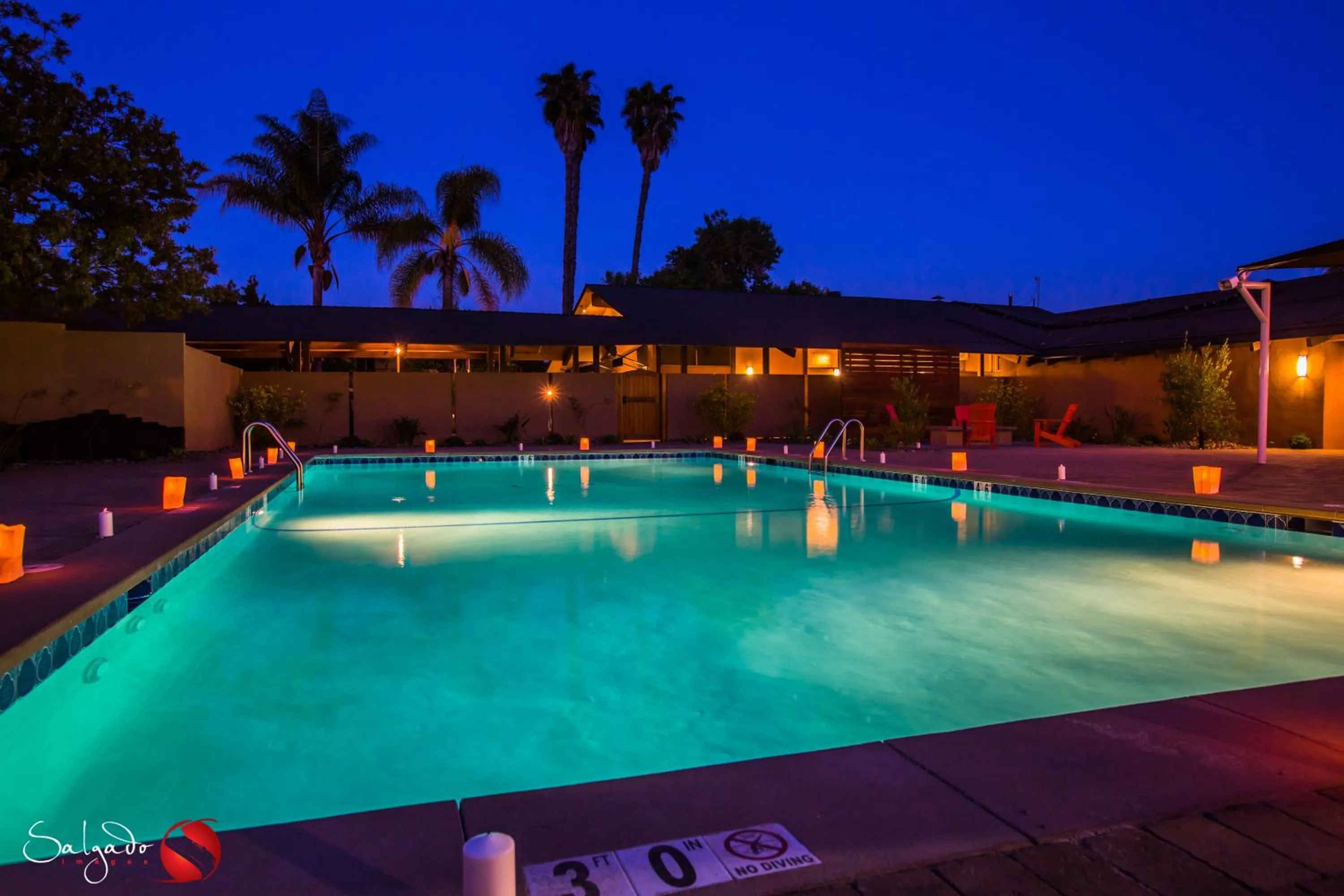 Night in Carlton Oaks Lodge, an Ascend Collection Hotel