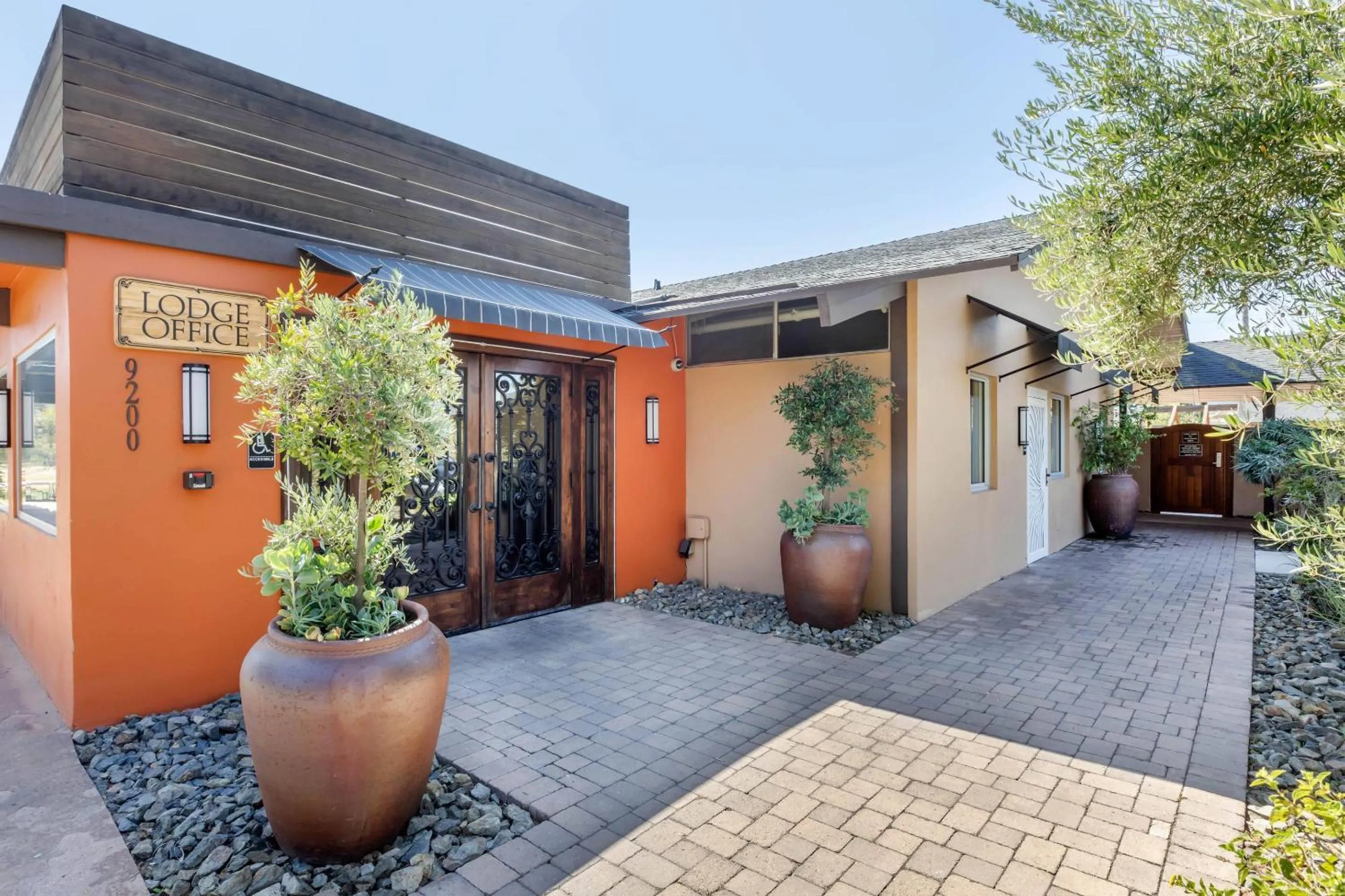 Property building in Carlton Oaks Lodge, an Ascend Collection Hotel