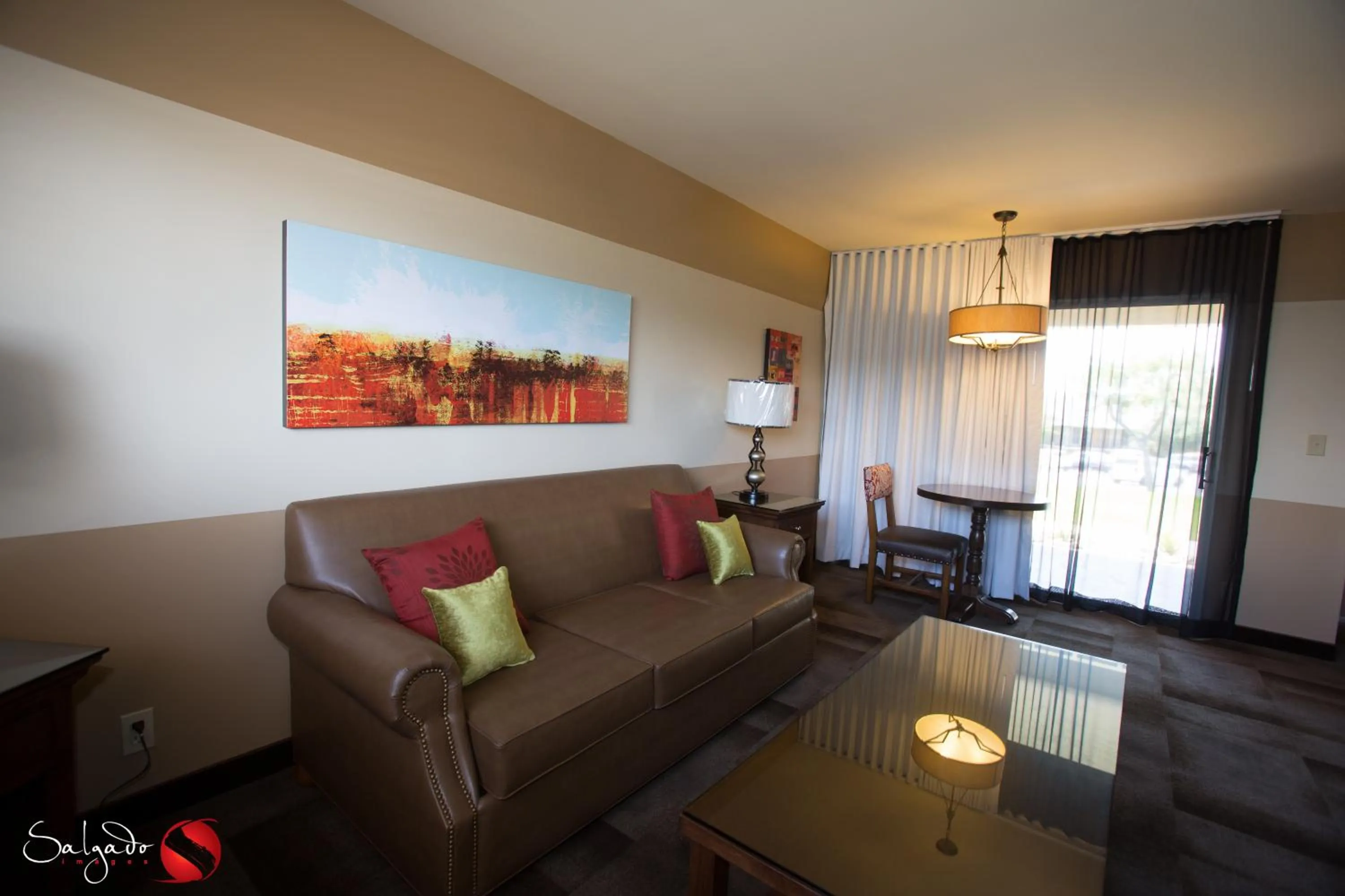 Day in Carlton Oaks Lodge, an Ascend Collection Hotel