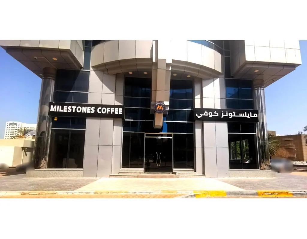 Restaurant/places to eat in Platinum Hotel Apartments