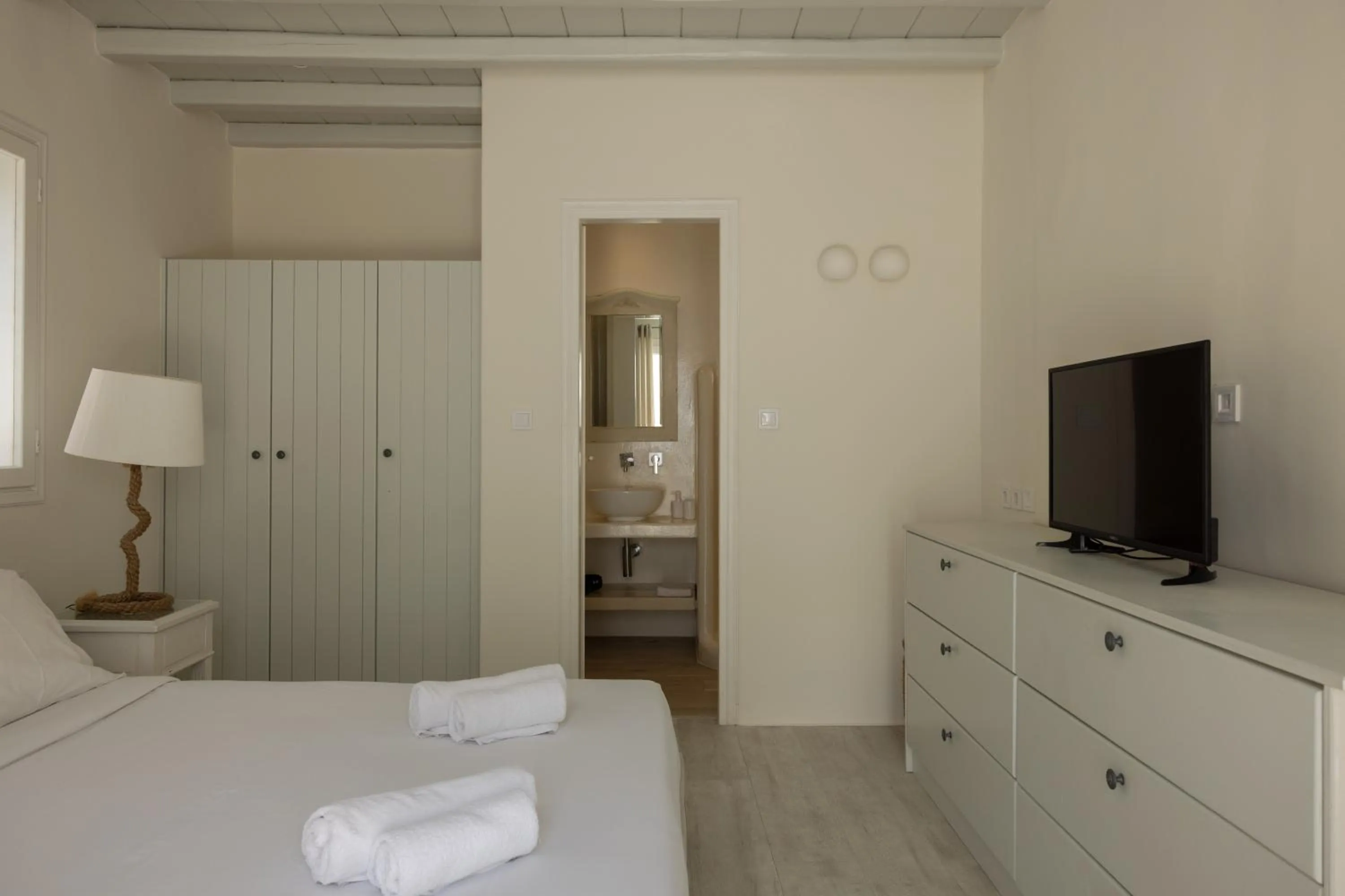 Bathroom, Bed in Amaris Mykonian Residence