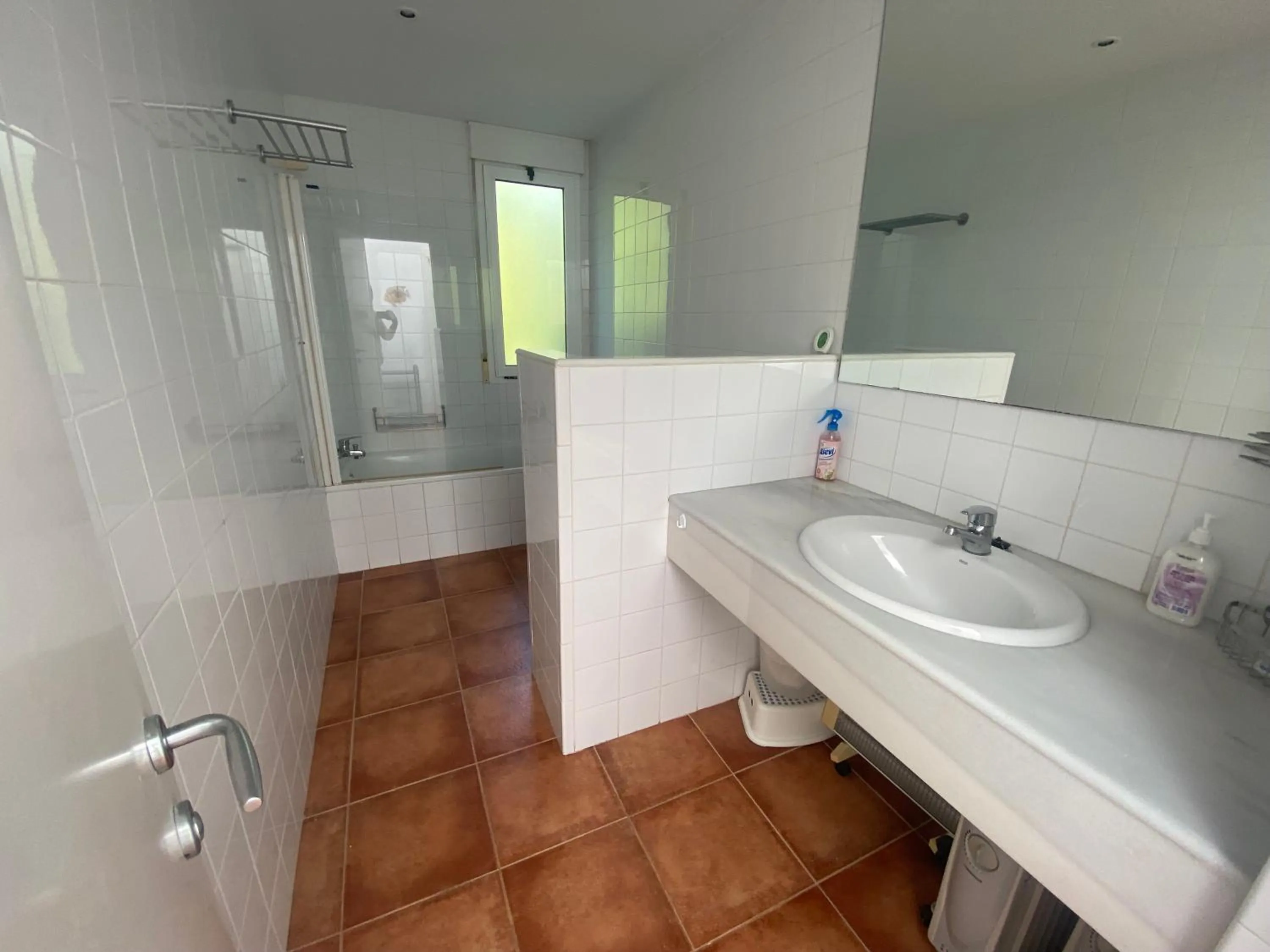 Shower in Travel Habitat Benicassim