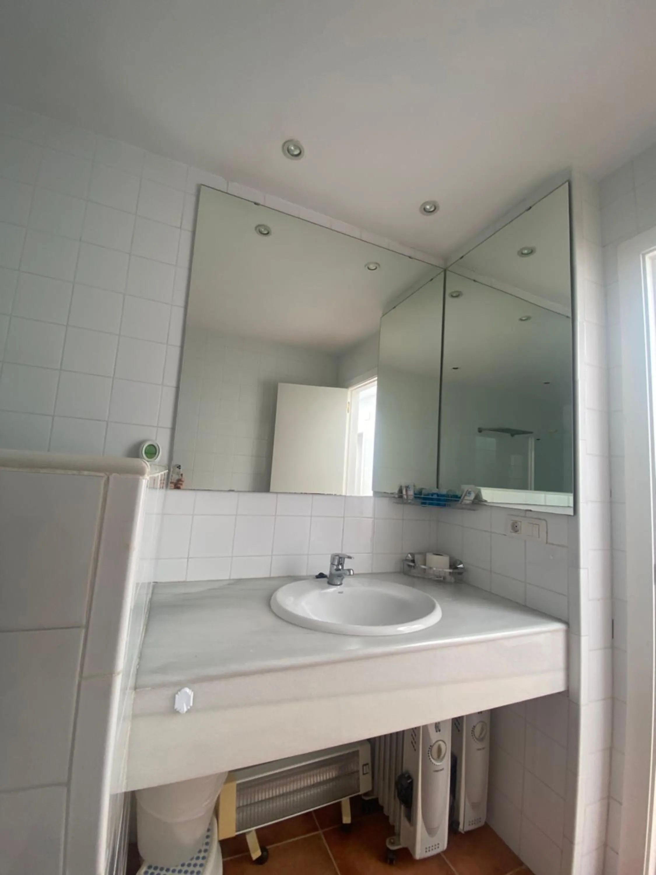 Bathroom in Travel Habitat Benicassim