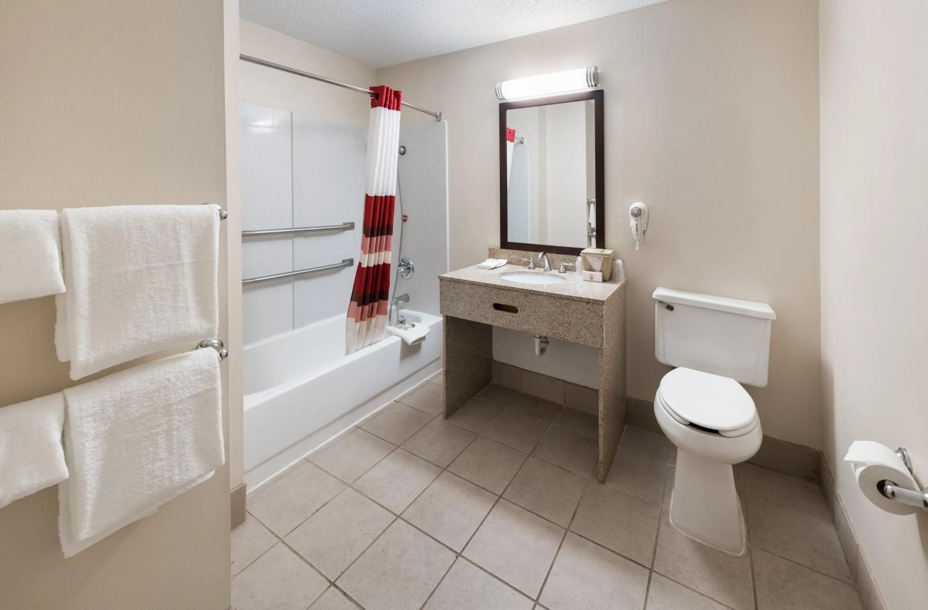 Bathroom in Red Roof Inn Fort Wayne