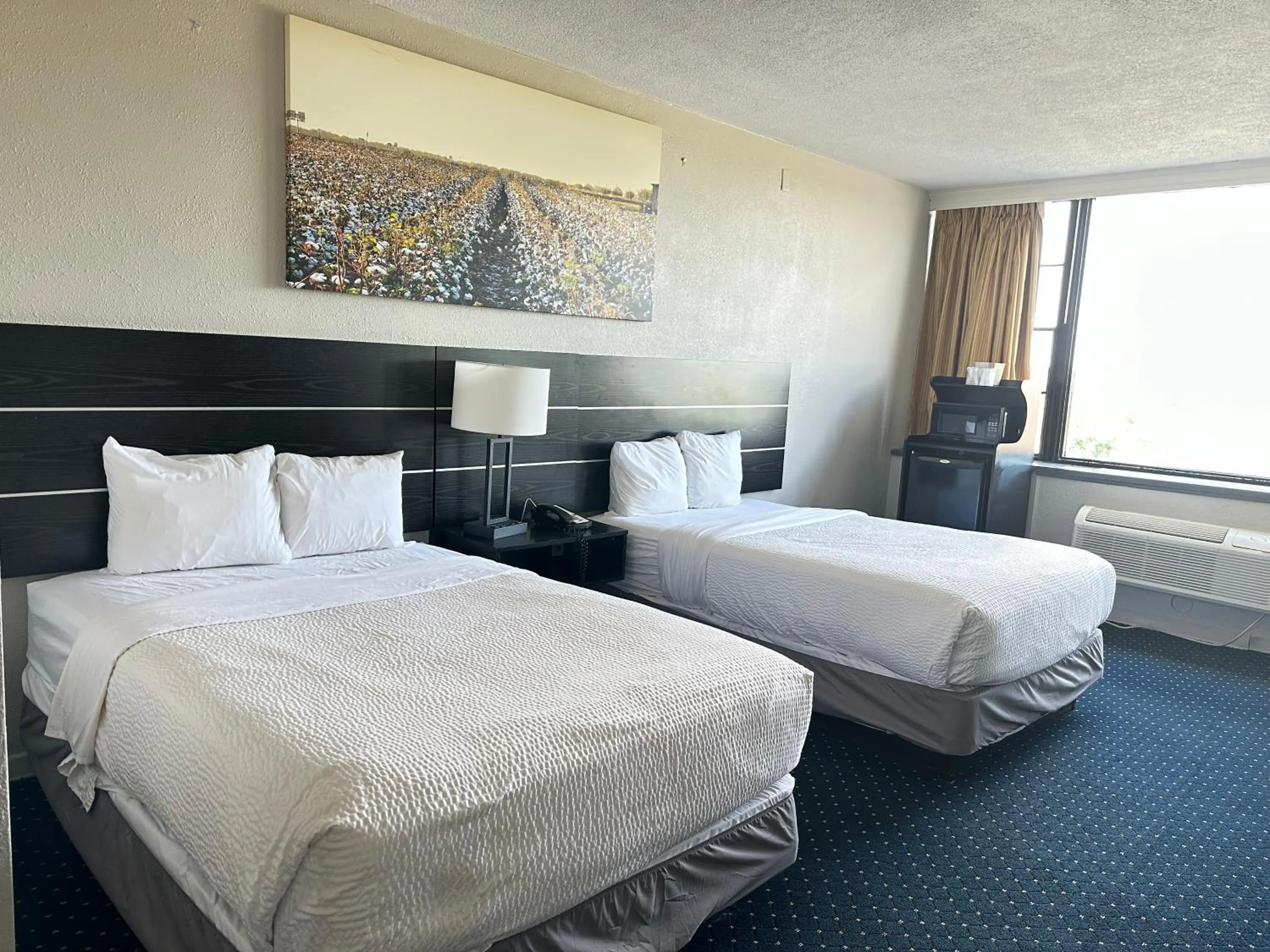 Bed in Inn at Lebanon - Hershey & Manheim area