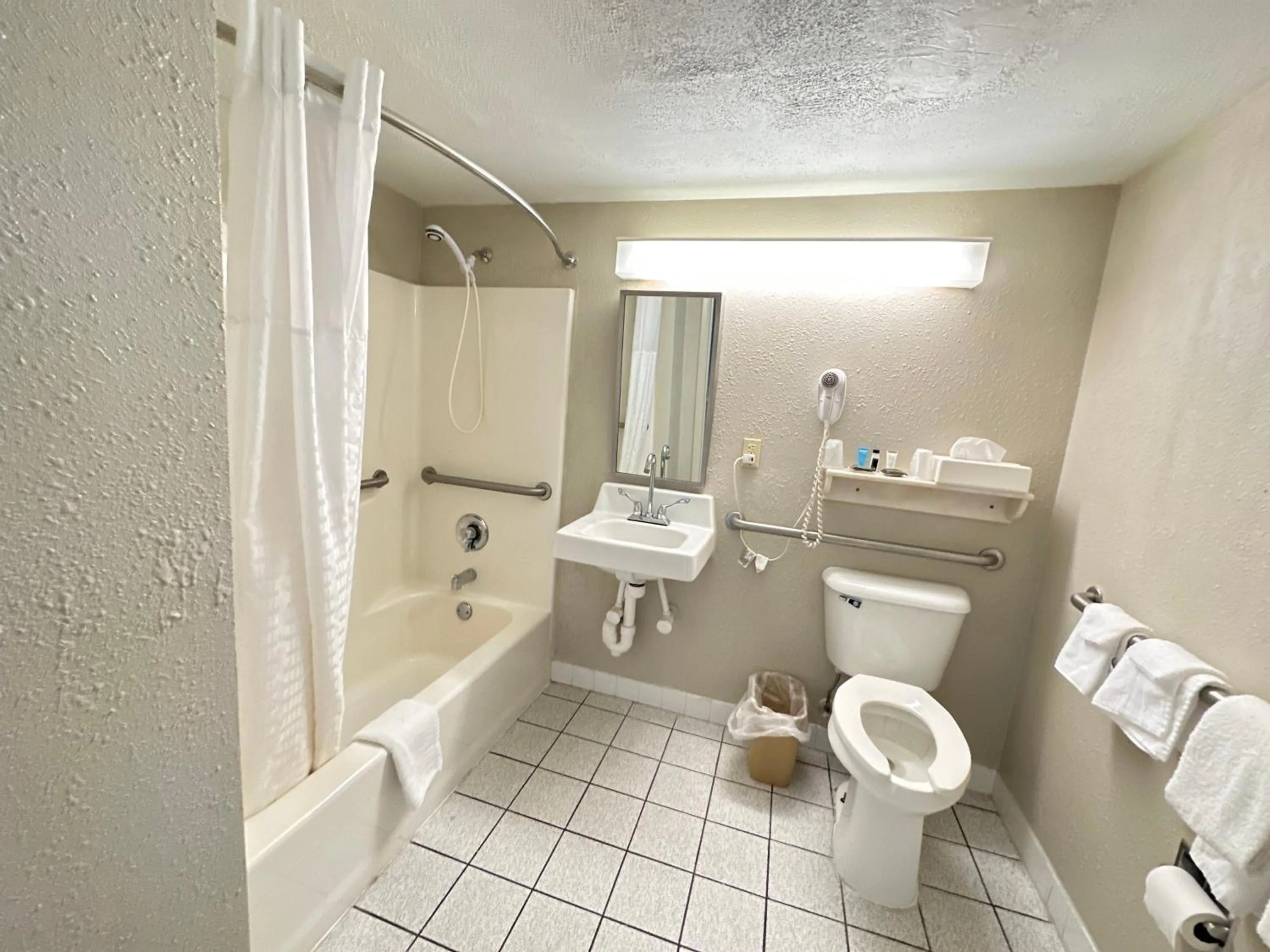 Shower in Inn at Lebanon - Hershey & Manheim area