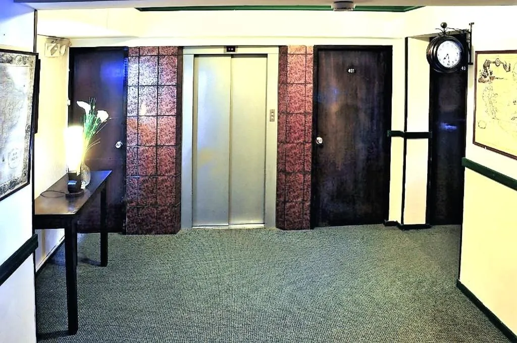 elevator in Hotel Sagarnaga