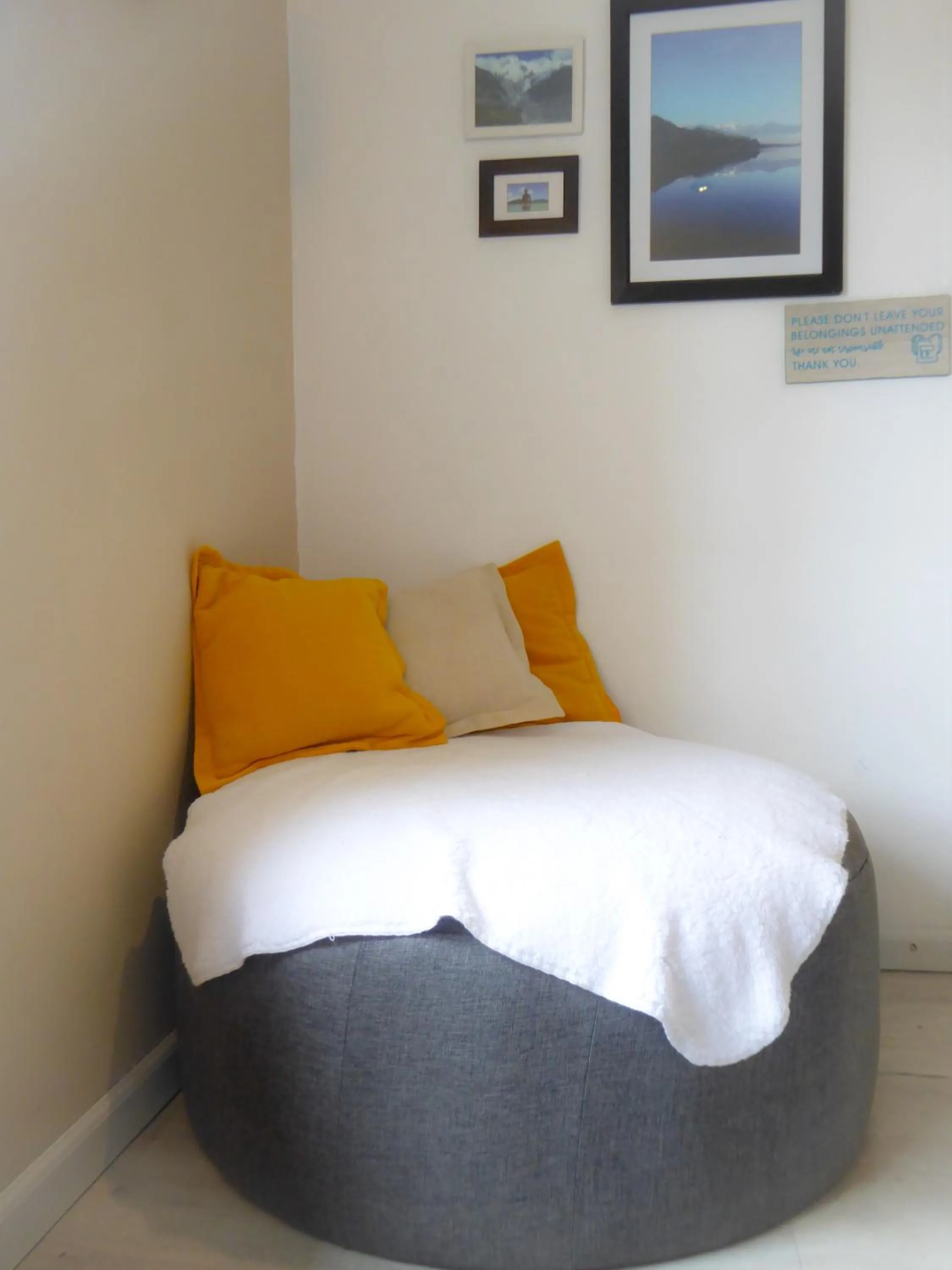 Lounge or bar, Bed in Hotel Sagarnaga