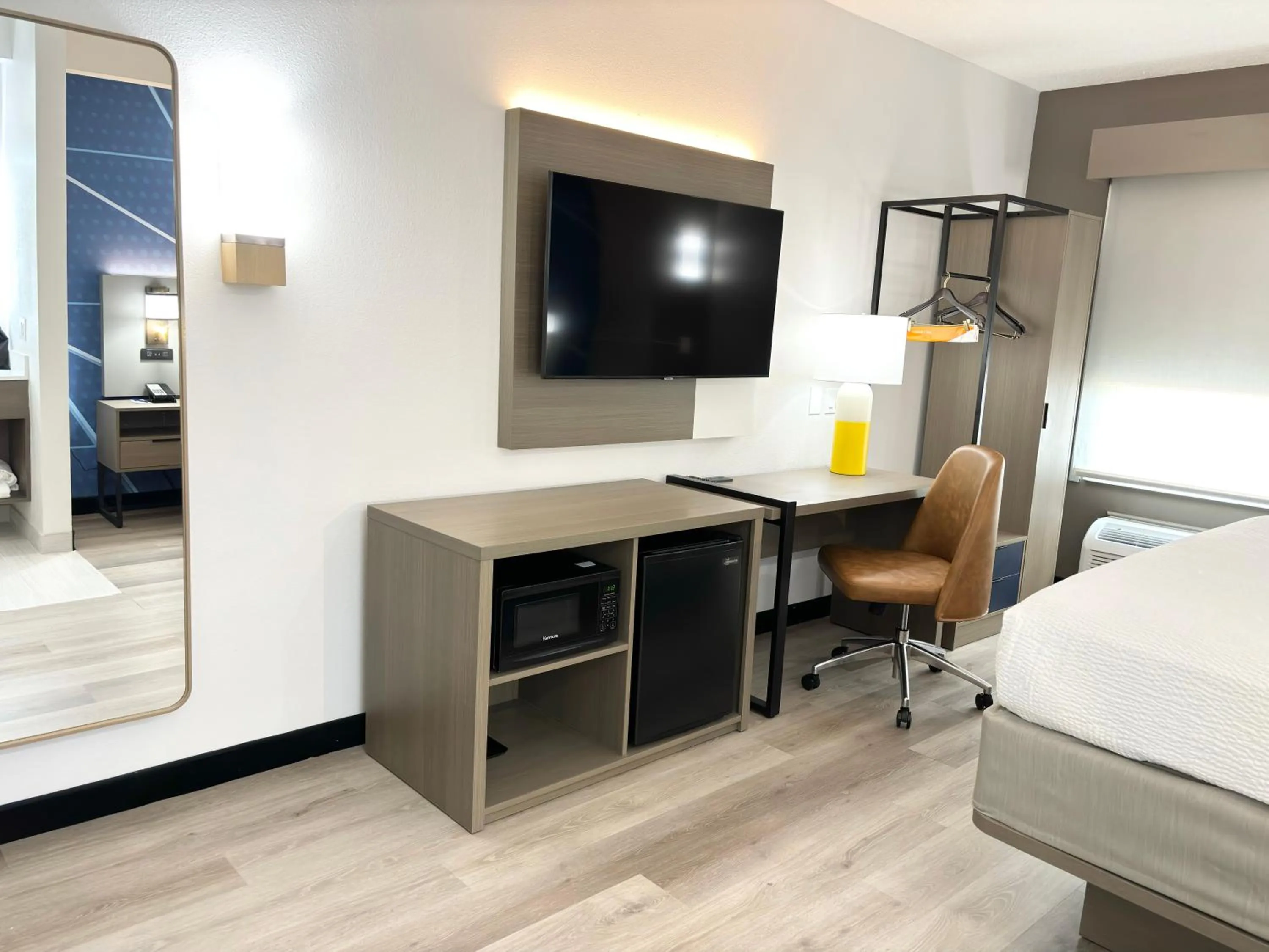 Photo of the whole room, Bed in Comfort Inn Marietta-Atlanta near Ballpark-Galleria