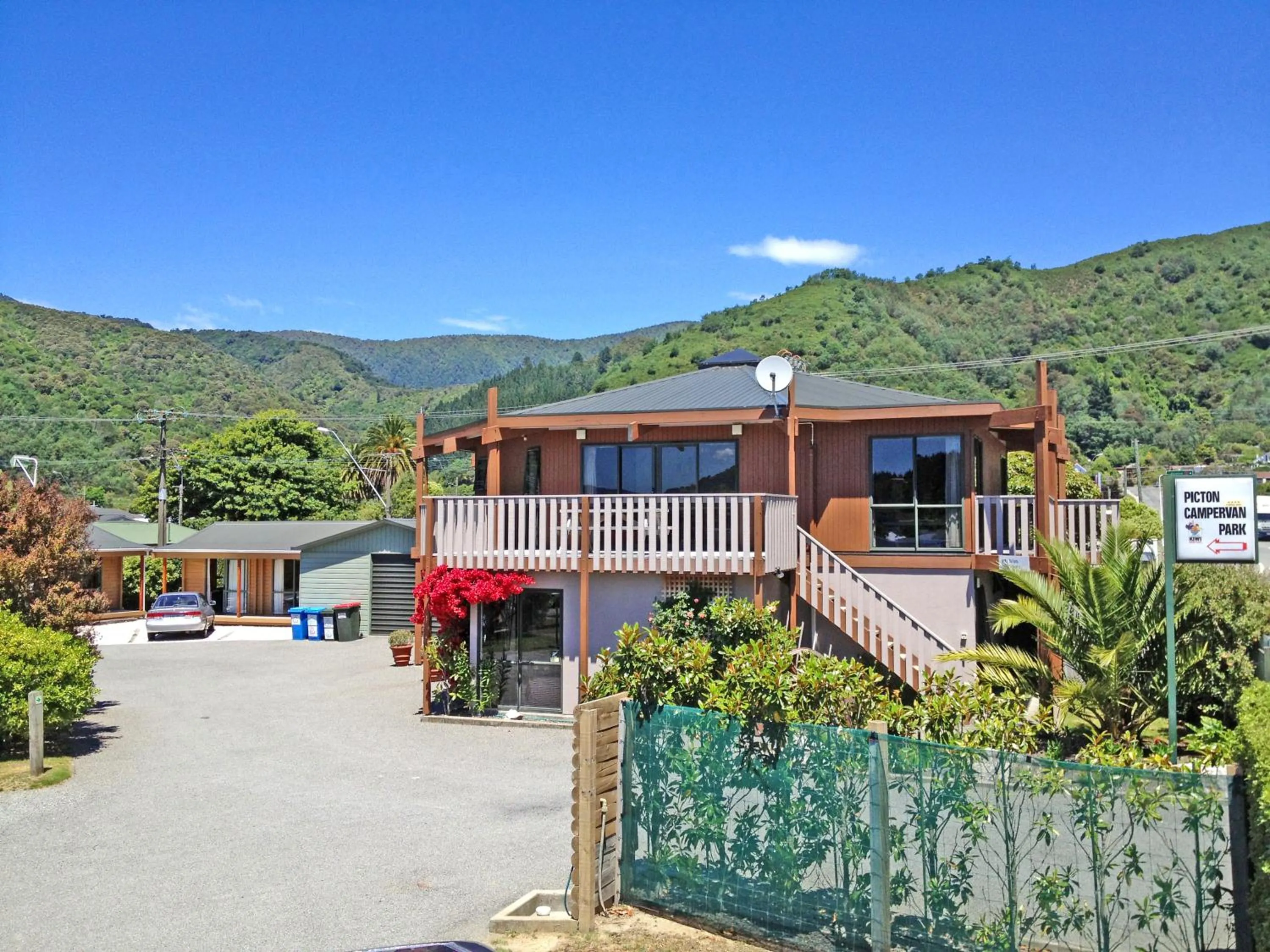 Facade/entrance in Picton Campervan Park