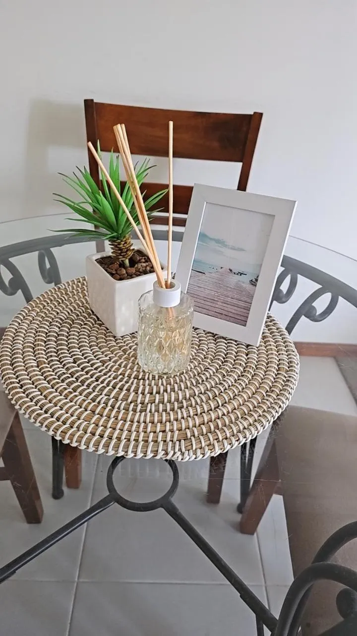 Dining area in Airlie Seaview Apartments