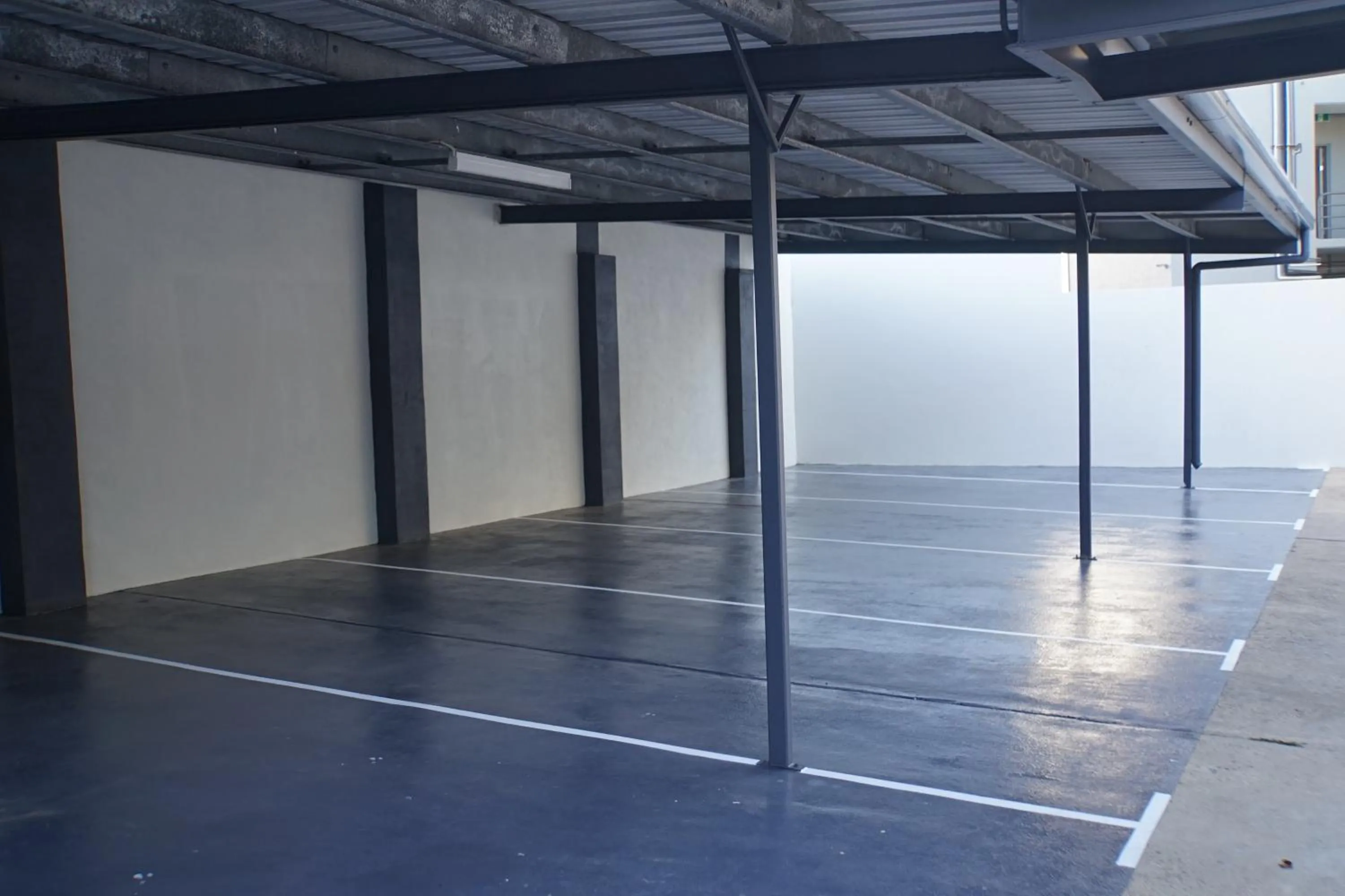 Property building in Airlie Seaview Apartments