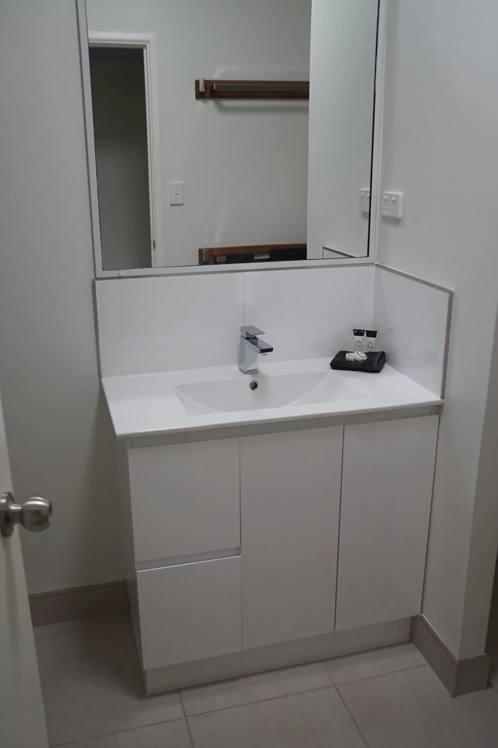 Bathroom in Airlie Seaview Apartments