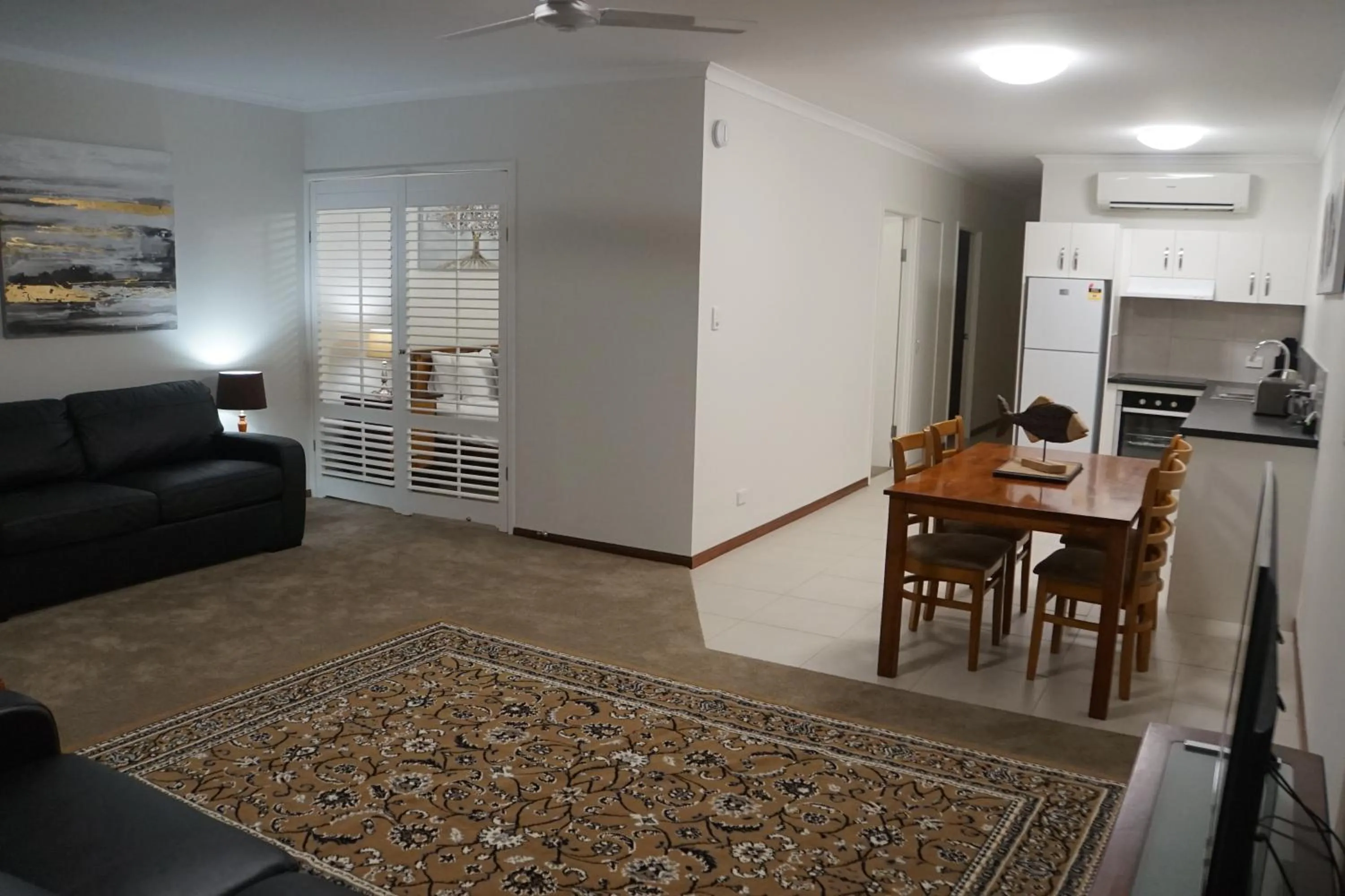 Living room in Airlie Seaview Apartments