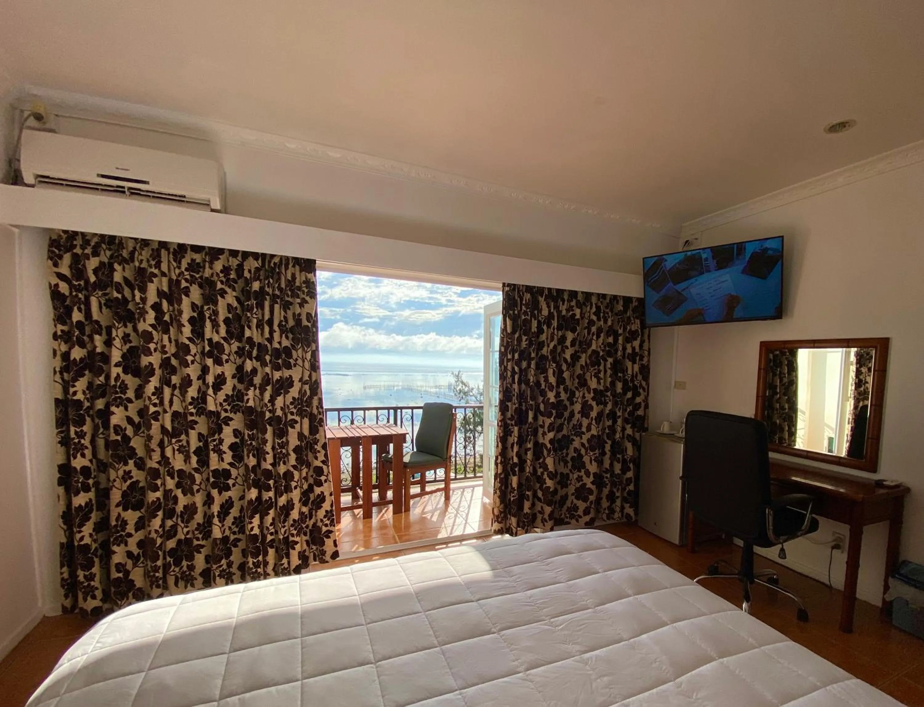 Bed in Little Italy Hotel