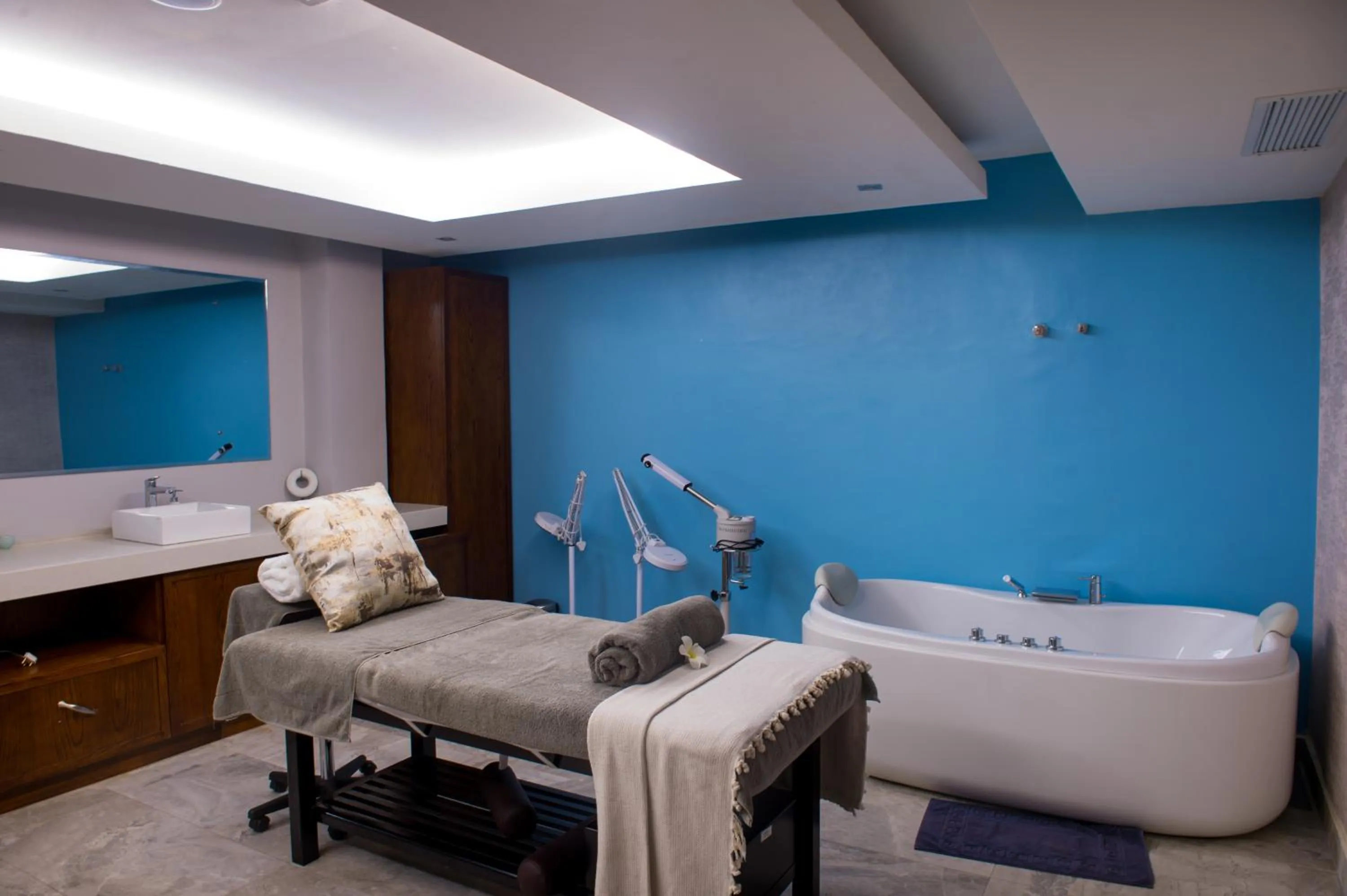 Hot Tub in The Francis Hotel