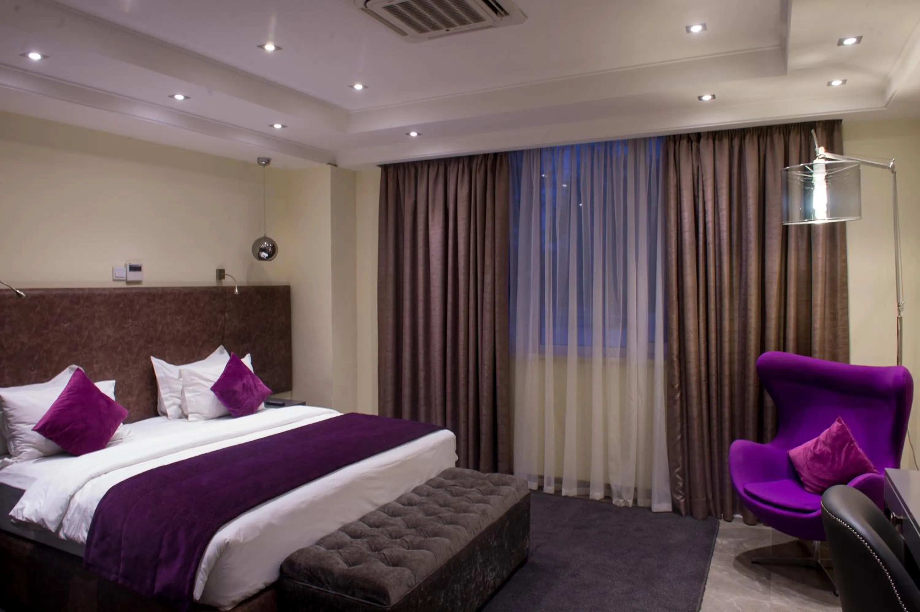 Bedroom in The Francis Hotel