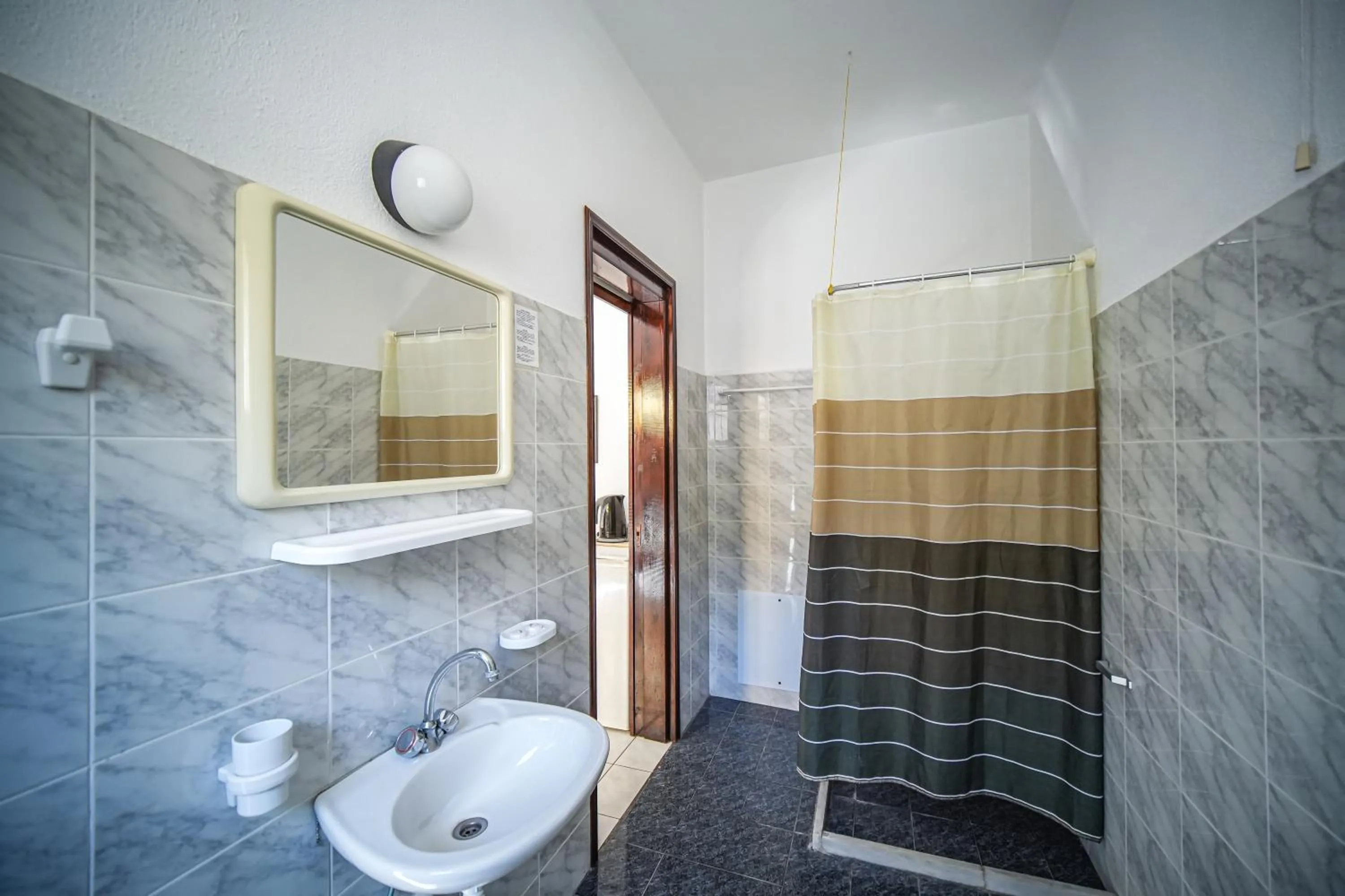 Shower in Hotel Hagiati