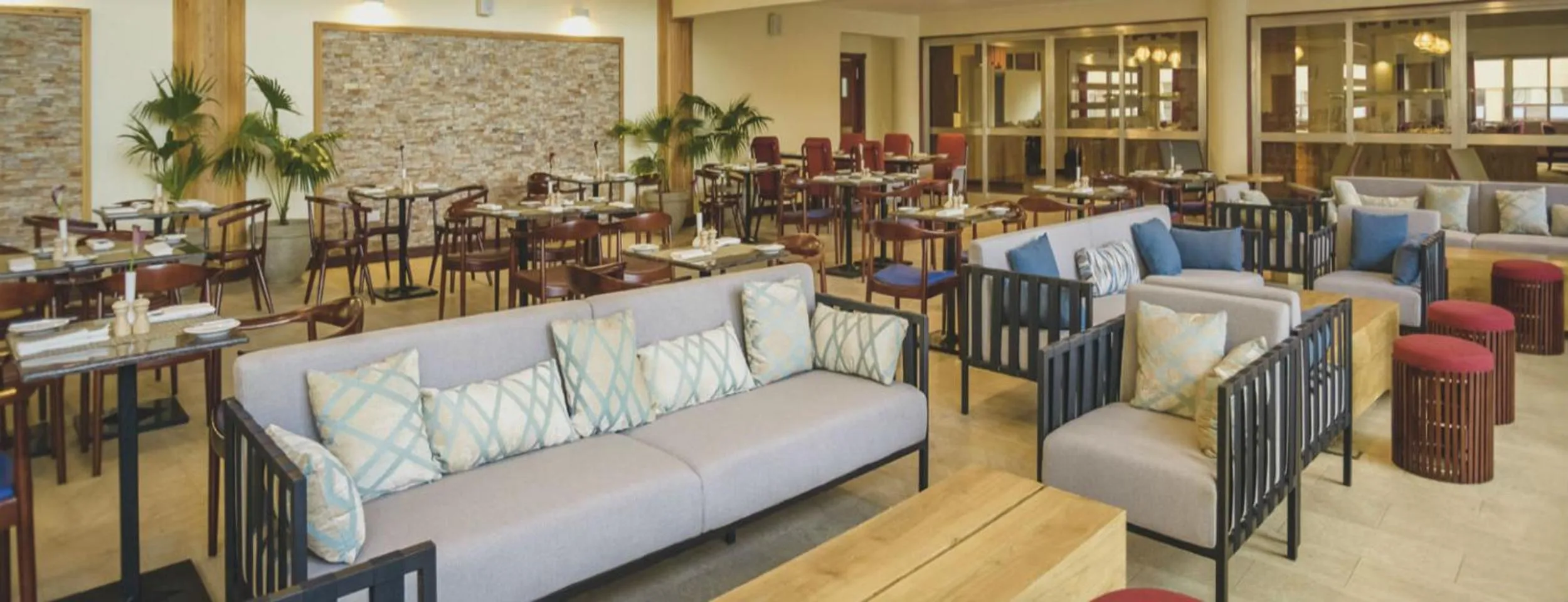 Lounge or bar in Mövenpick Hotel & Residences Nairobi