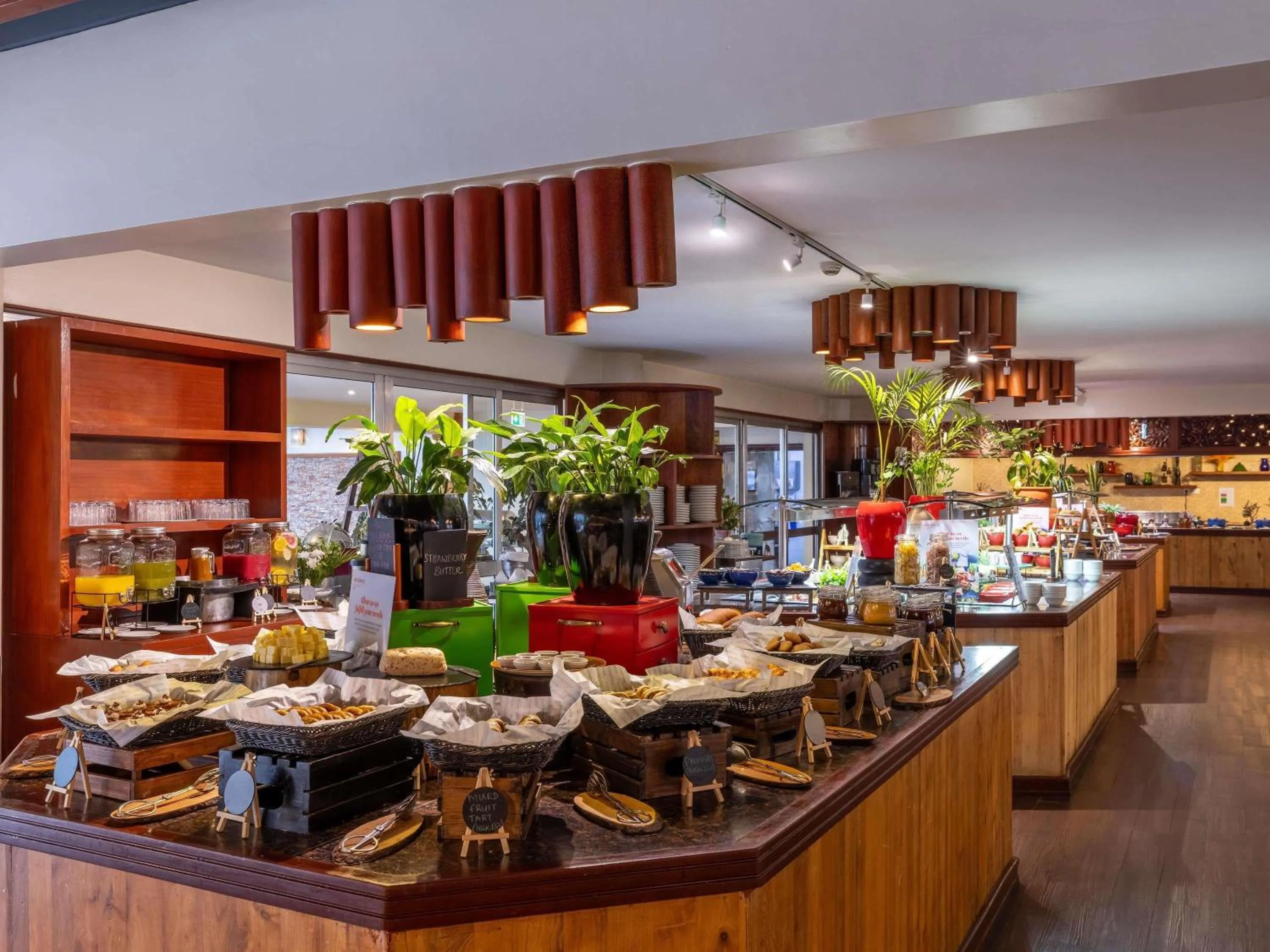 Restaurant/places to eat in Mövenpick Hotel & Residences Nairobi