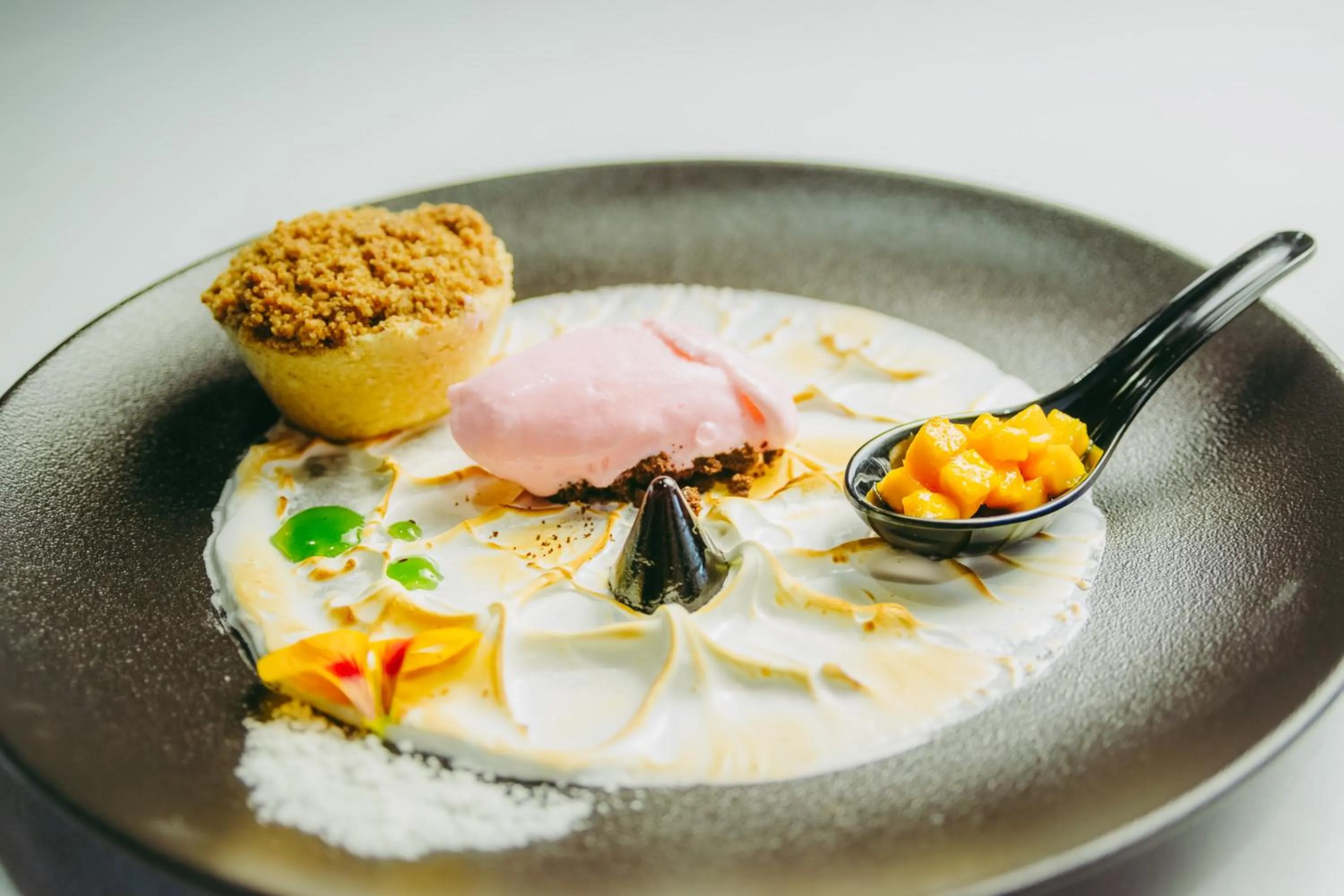 Restaurant/places to eat in Mövenpick Hotel & Residences Nairobi