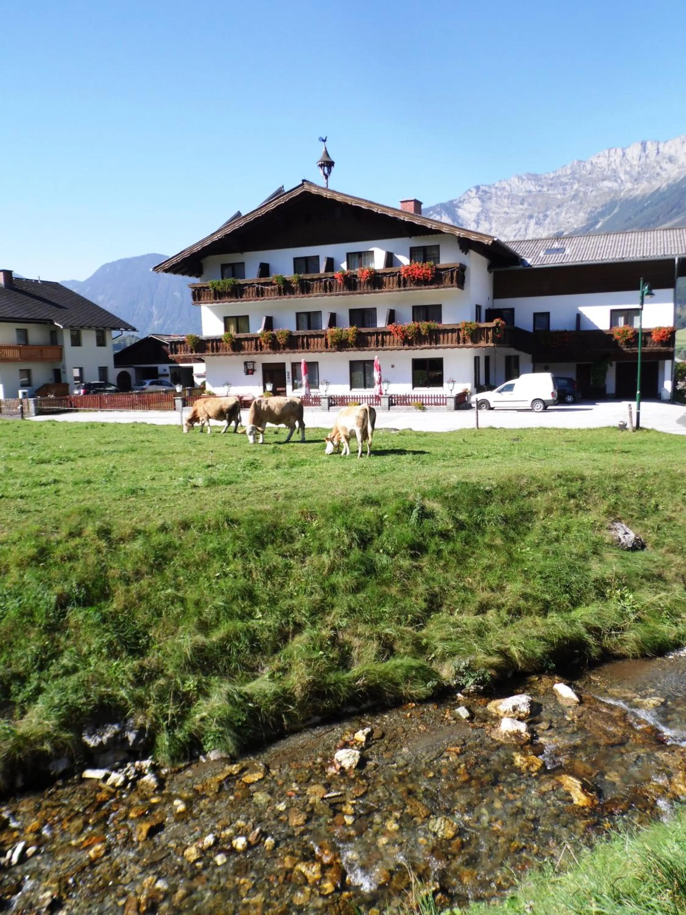 Facade/entrance in Pension Tilly