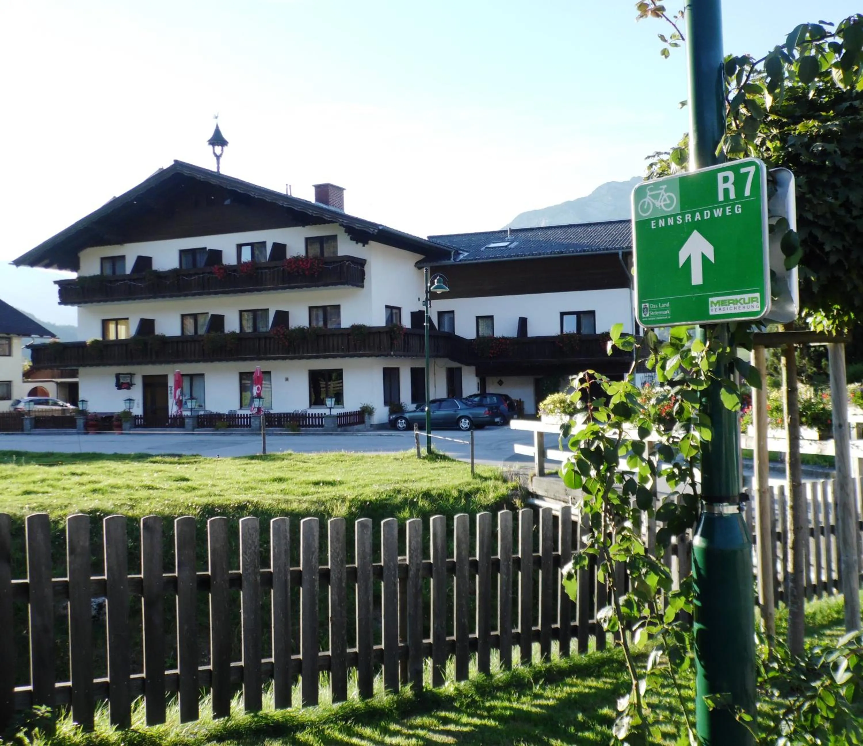 Facade/entrance in Pension Tilly