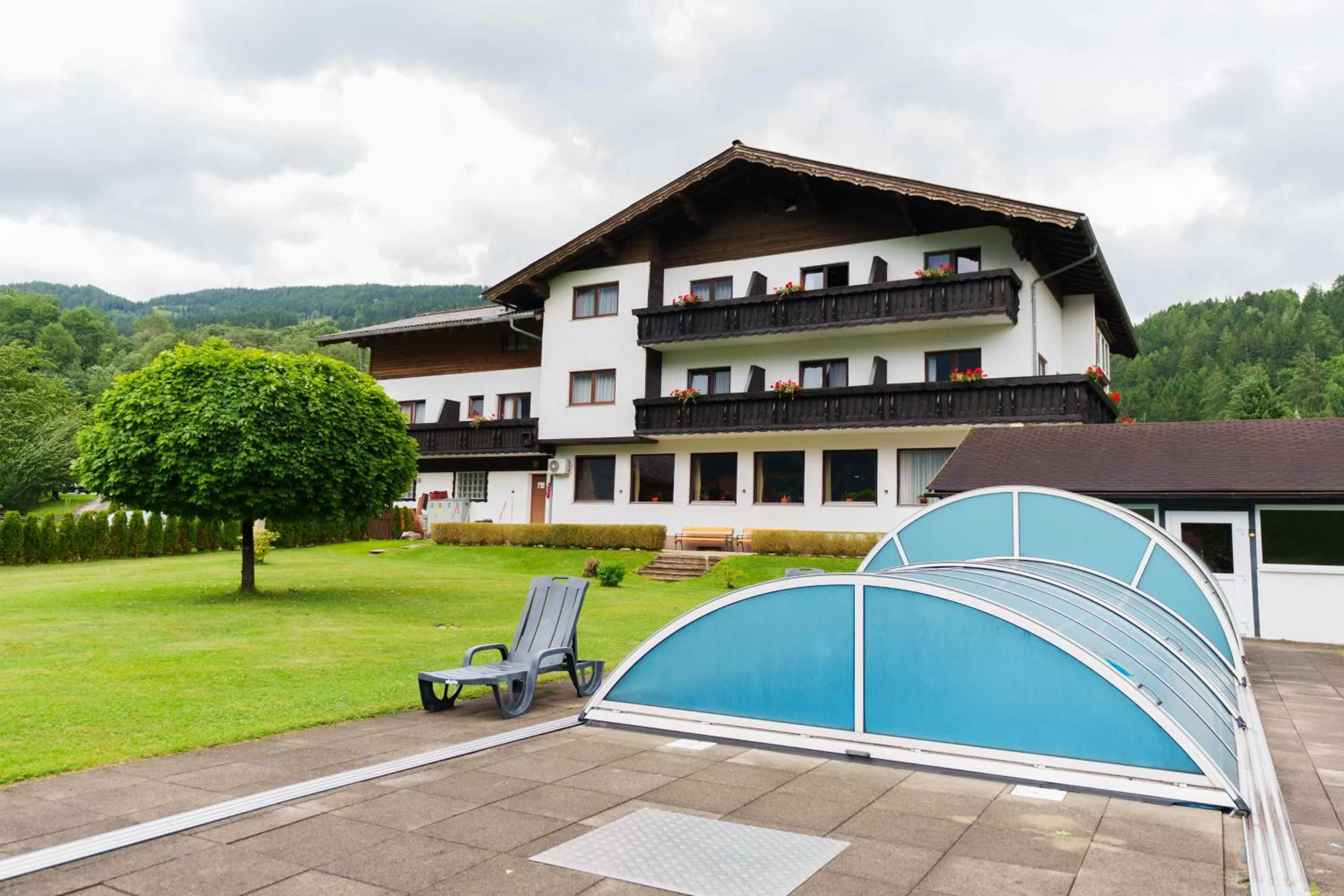 Property building in Pension Tilly