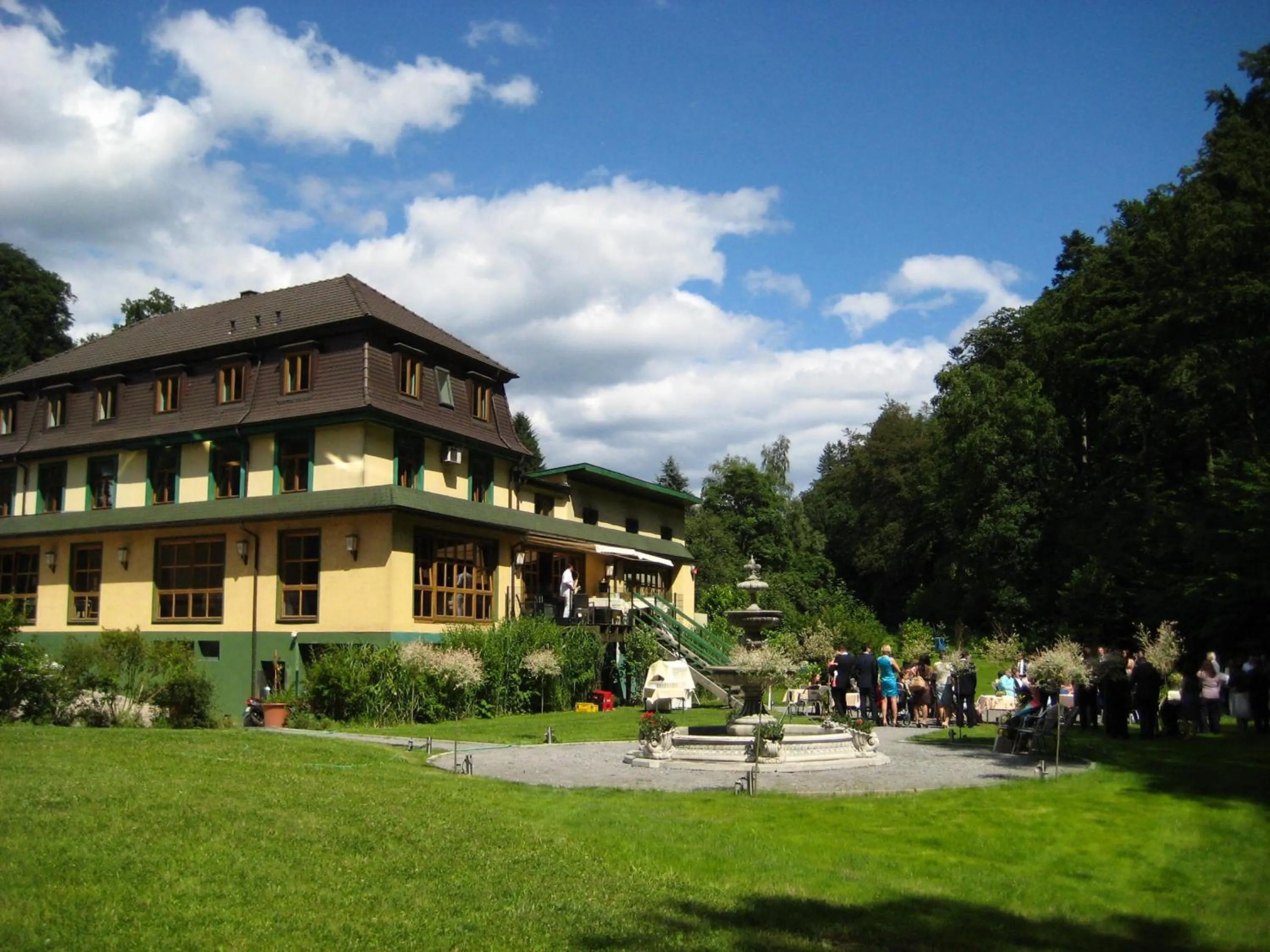 Property building in Hotel Scheid