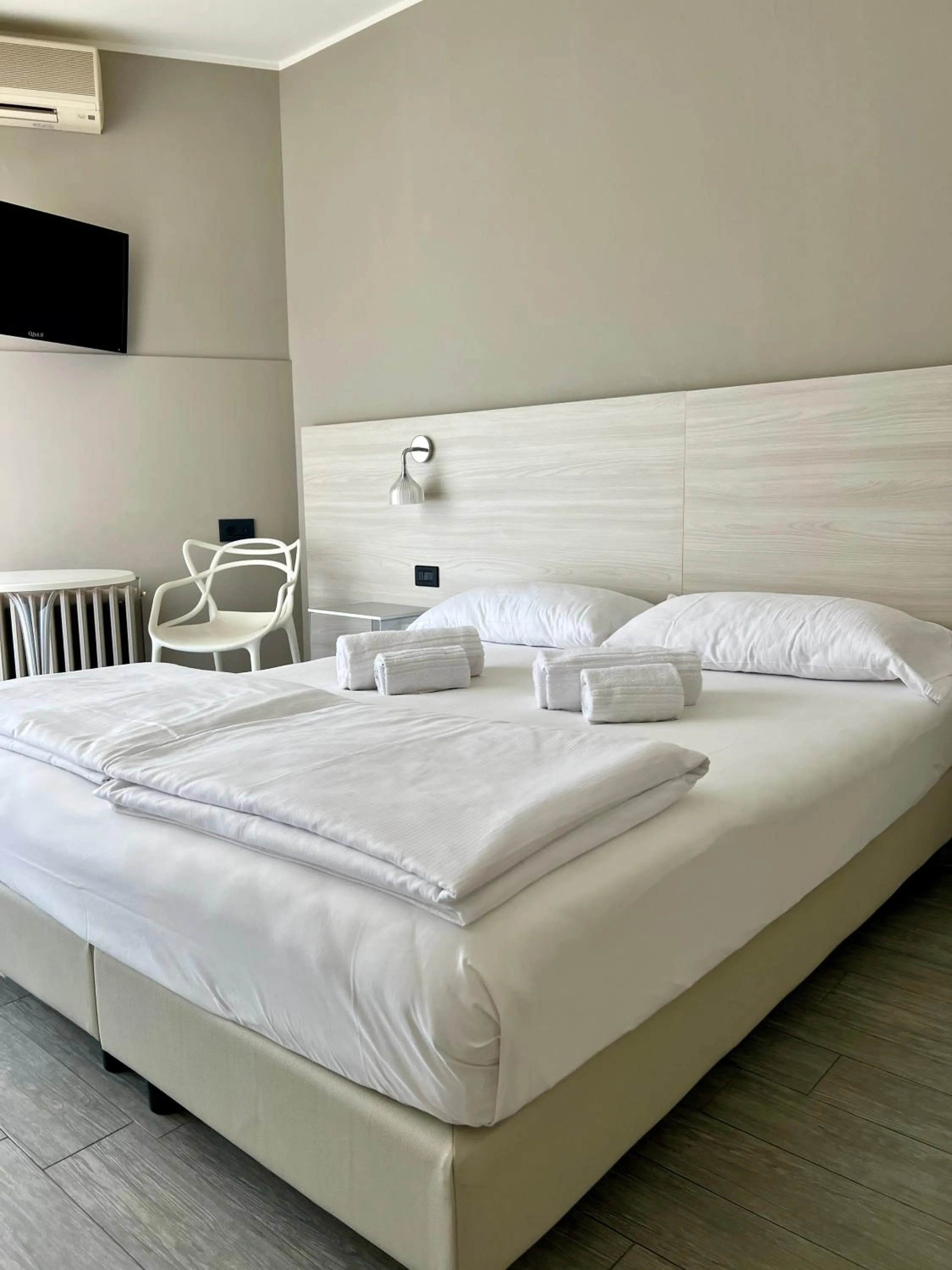 Bed in Hotel Astoria