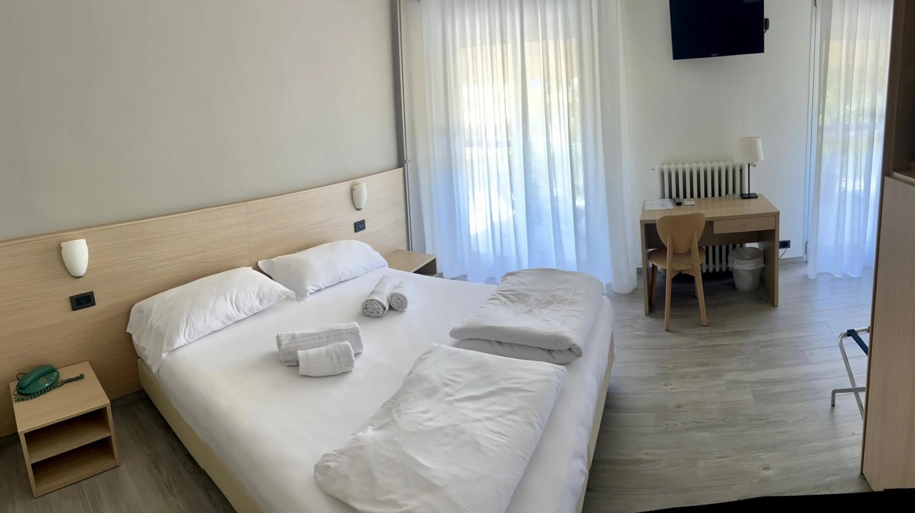 Bed in Hotel Astoria