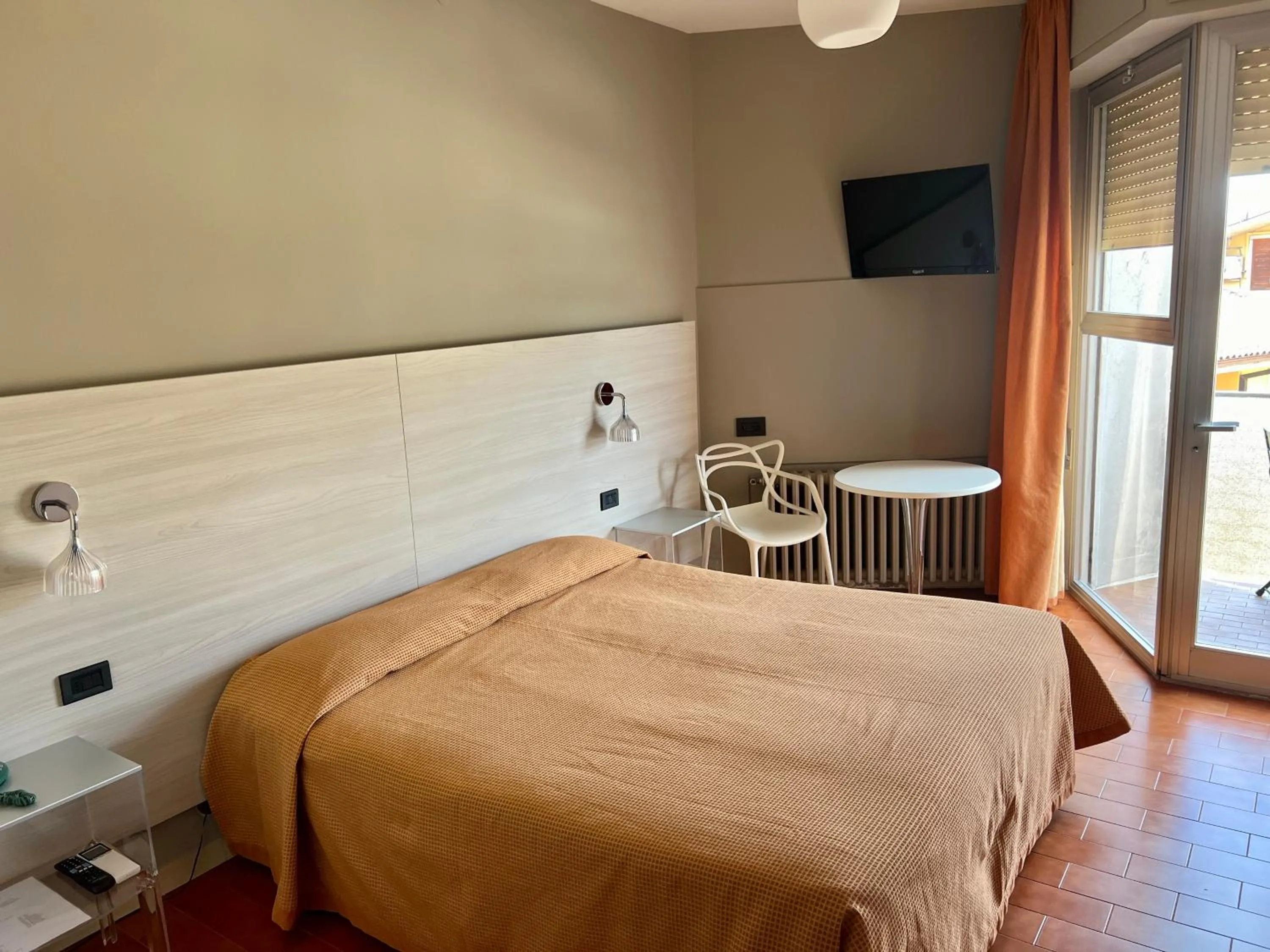 Photo of the whole room, Bed in Hotel Astoria