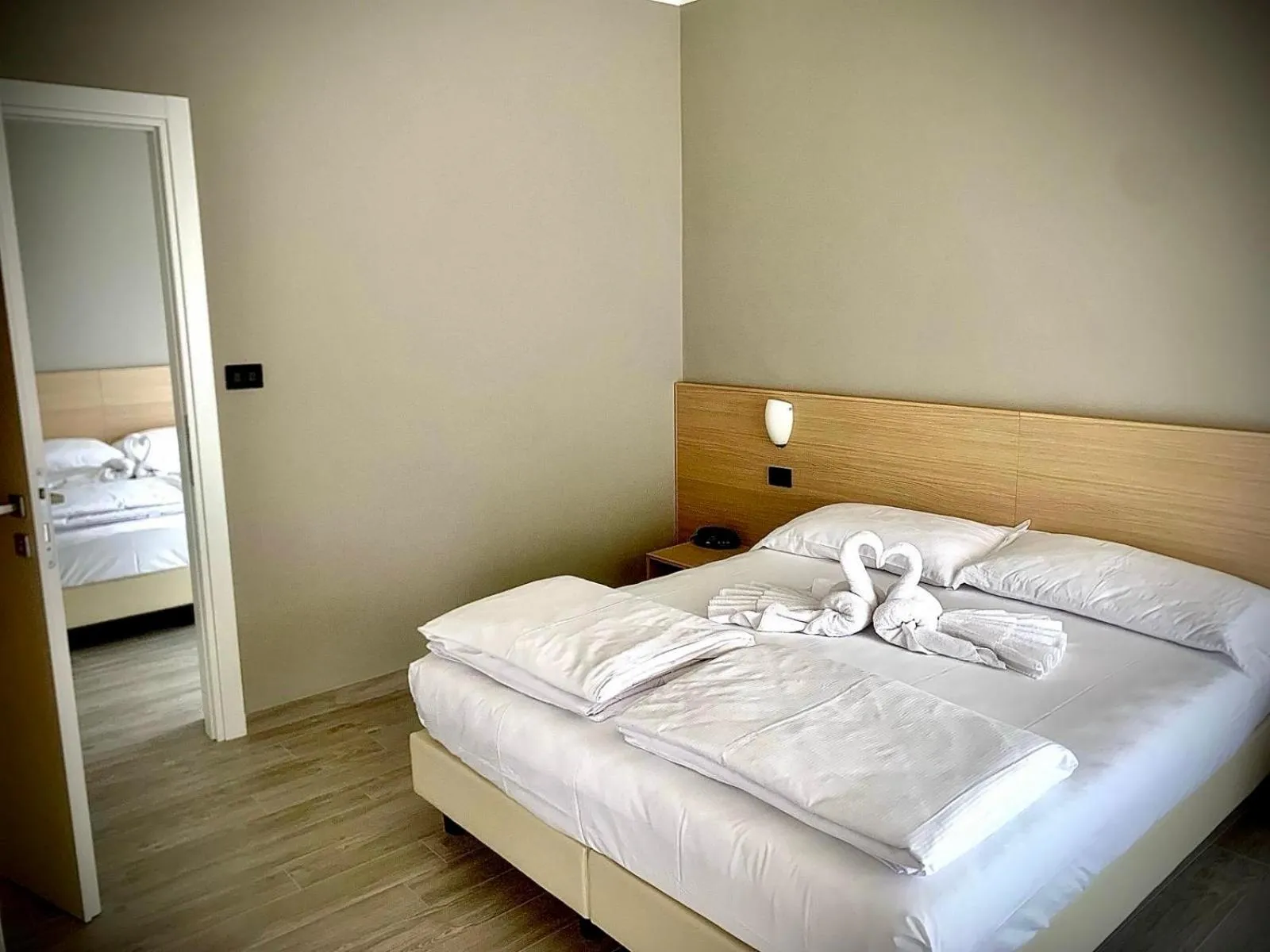 Photo of the whole room, Bed in Hotel Astoria