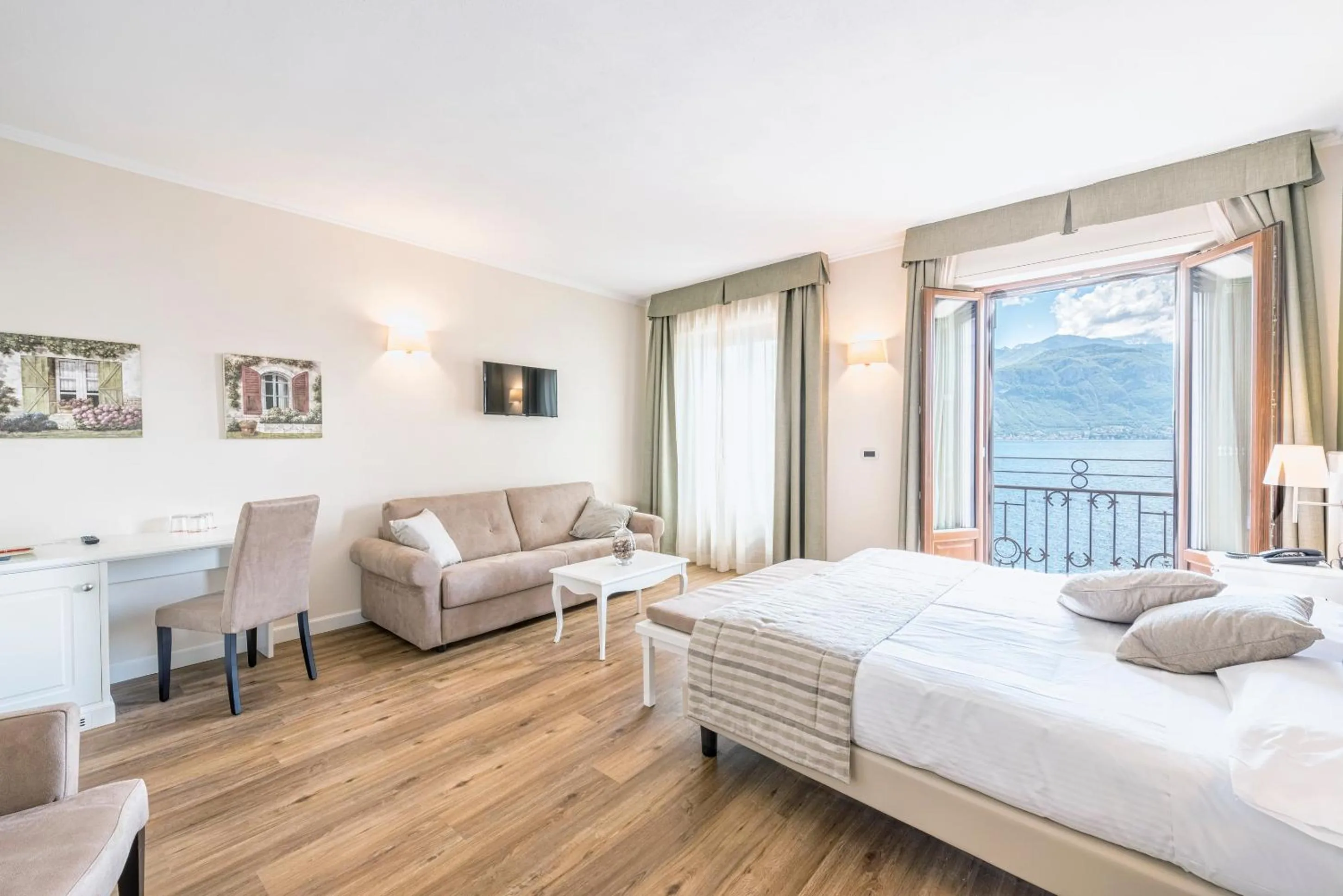 Photo of the whole room, Bed in Hotel Garni Corona