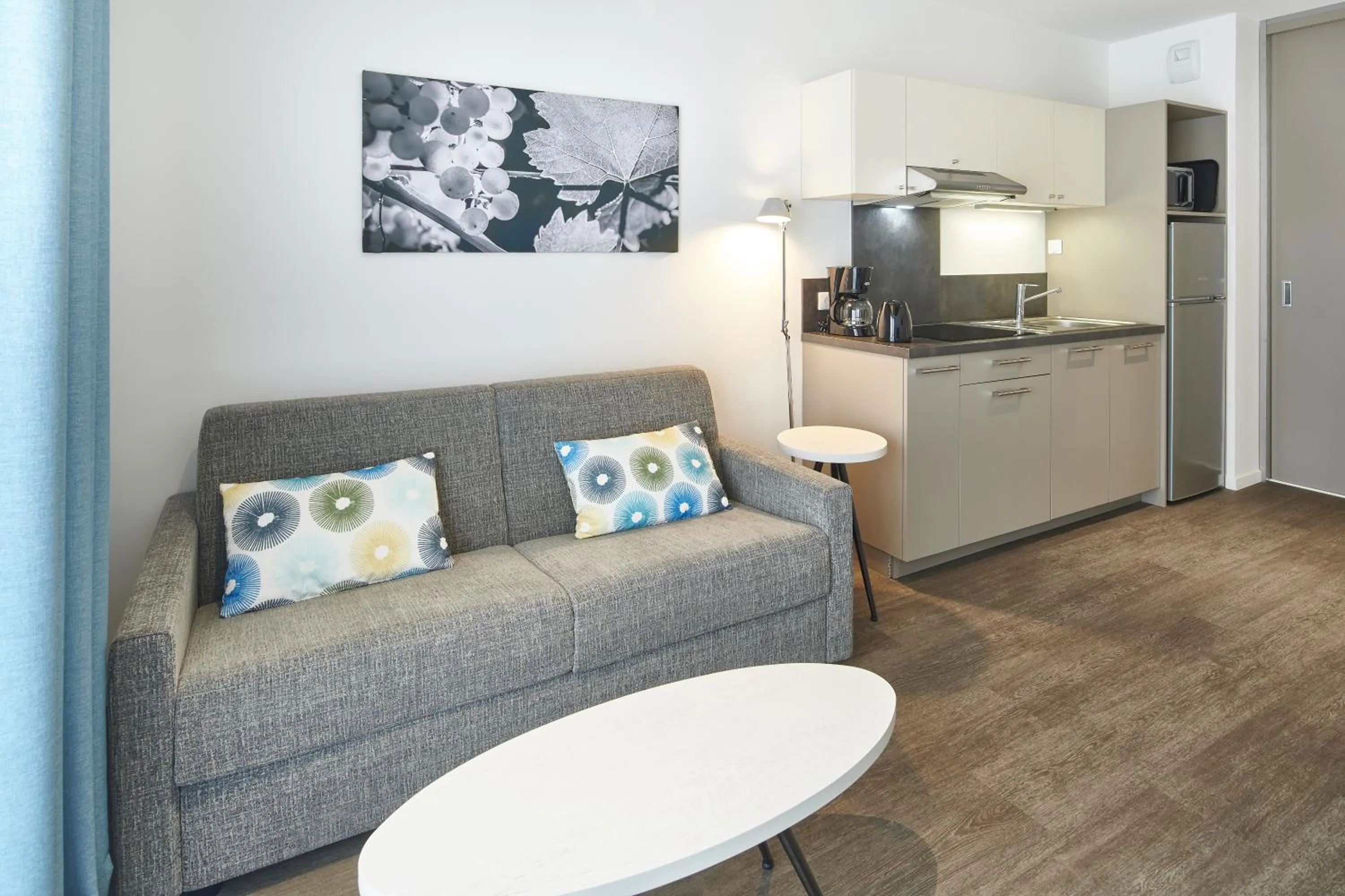 Kitchen or kitchenette in Résidence Vacances Bleues Les Coteaux de Jonzac