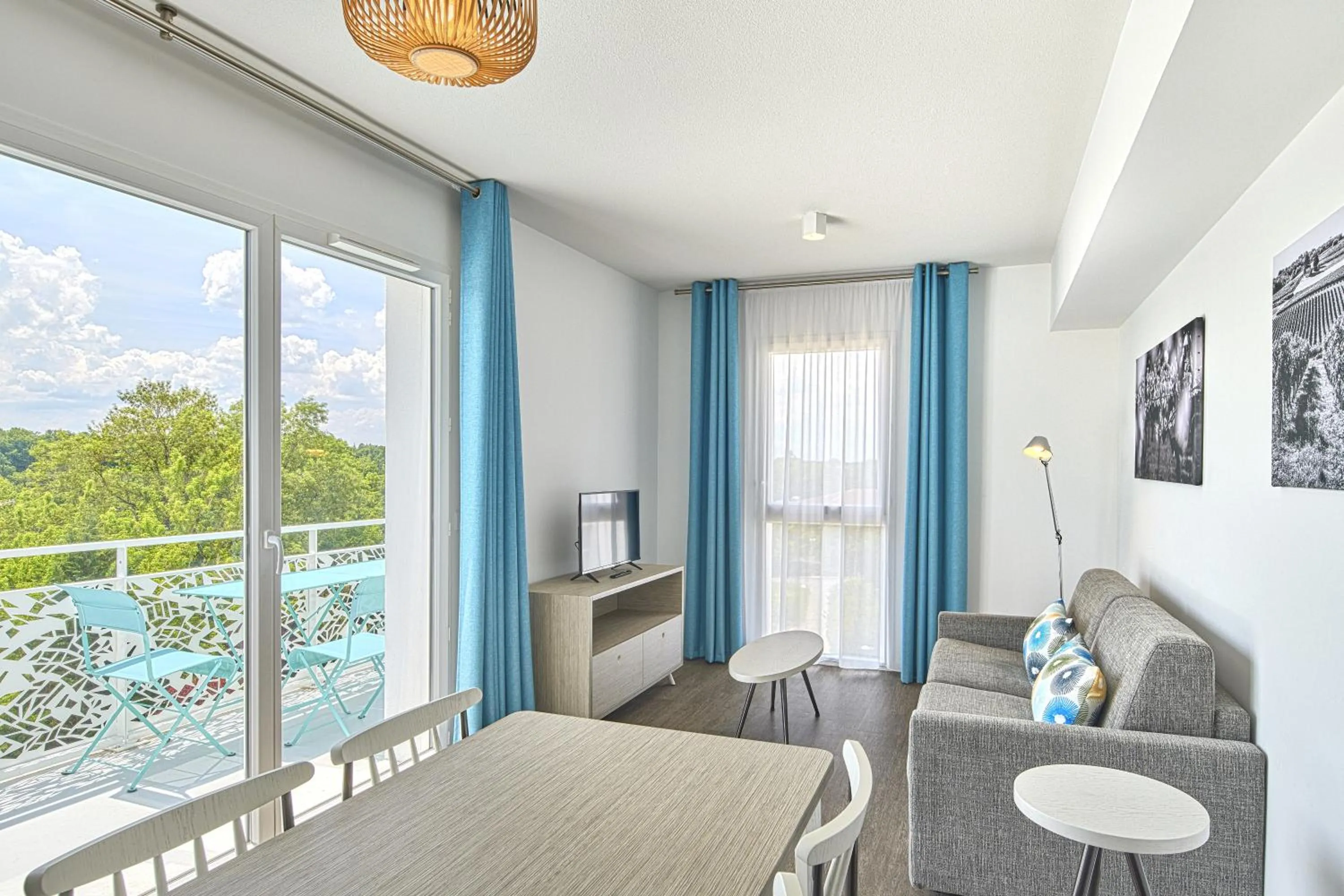 Balcony/Terrace in Résidence Vacances Bleues Les Coteaux de Jonzac