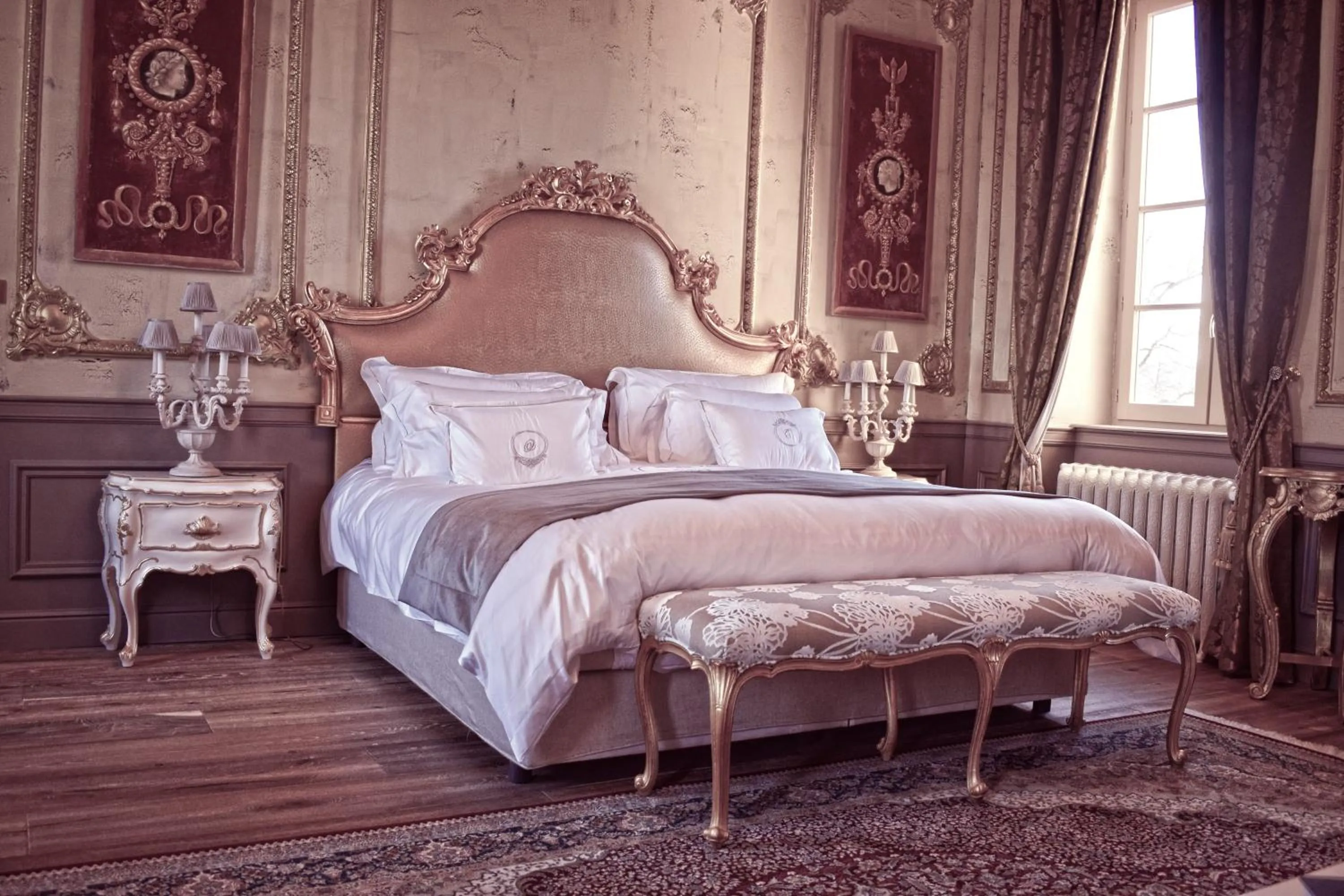 Bed in Chateau d'Origny, Chambres d'hotes et Restaurant Gastronomique