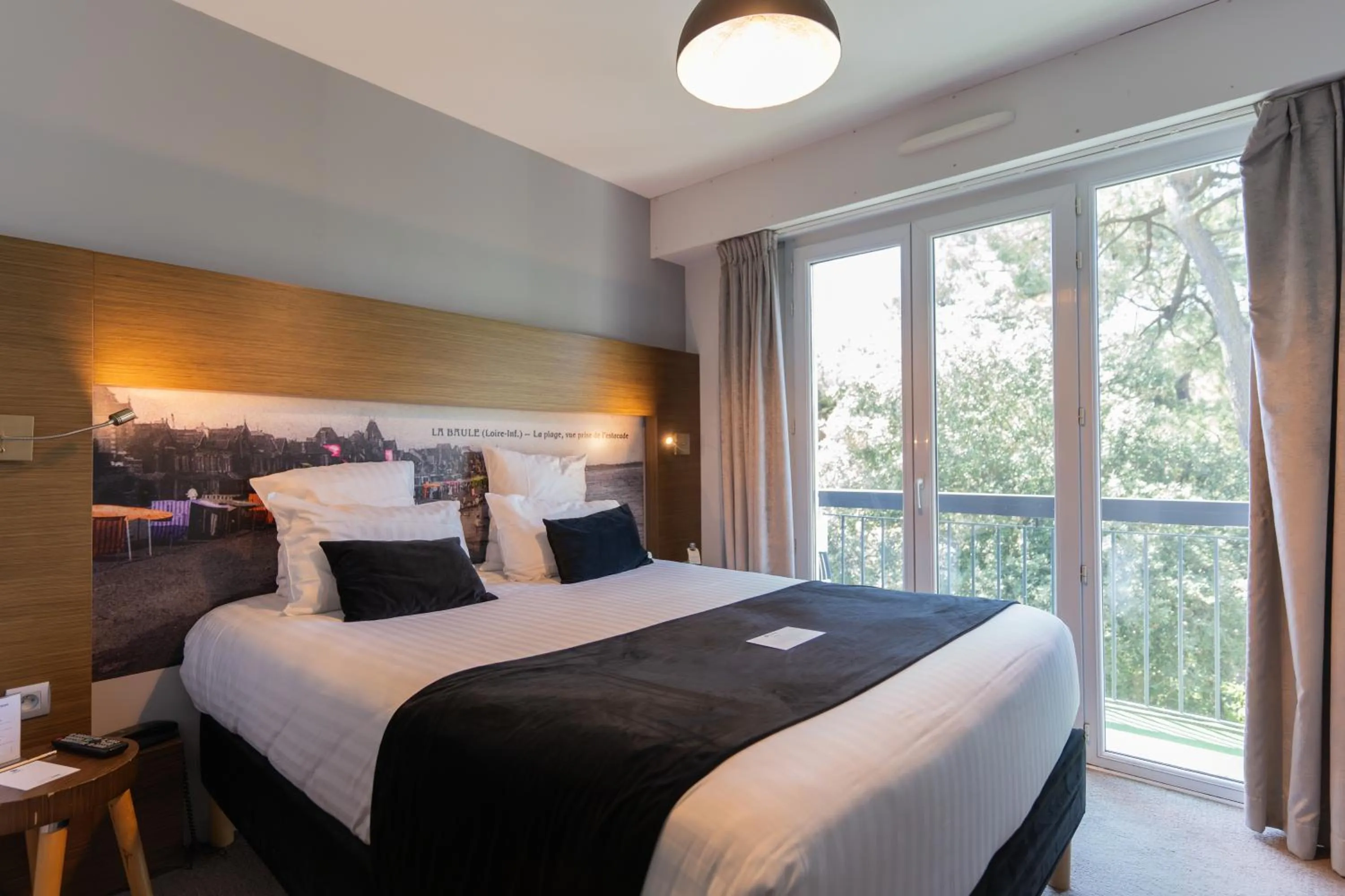 Photo of the whole room, Bed in Best Western Hôtel Garden and Spa