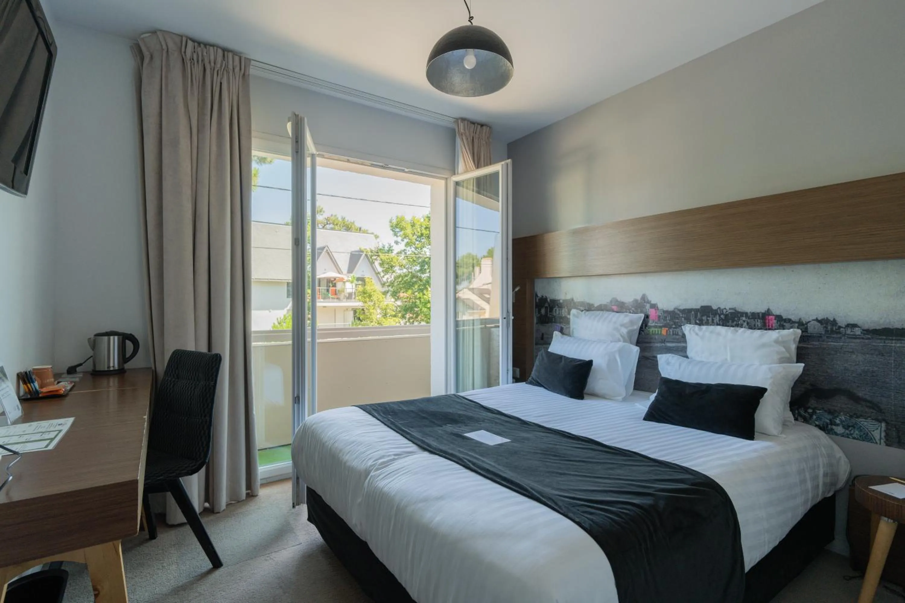 Photo of the whole room, Bed in Best Western Hôtel Garden and Spa