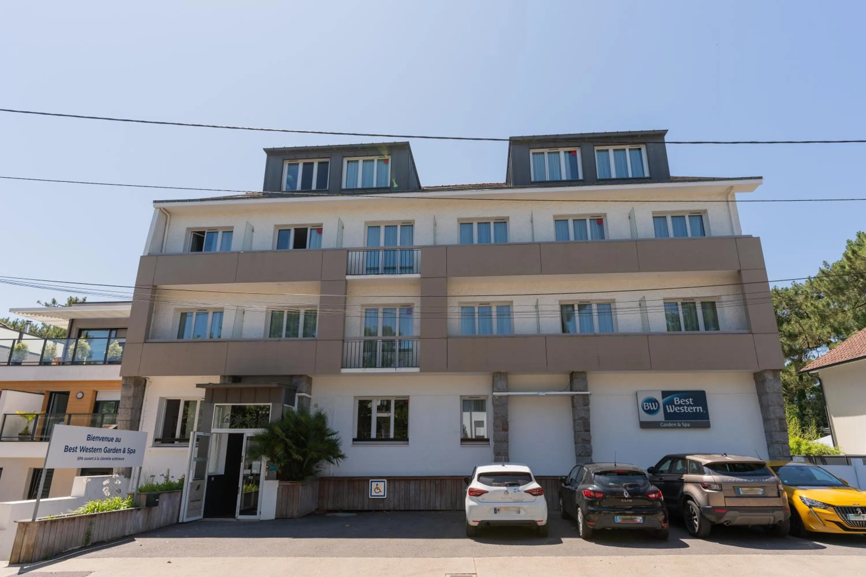 Property building in Best Western Hôtel Garden and Spa