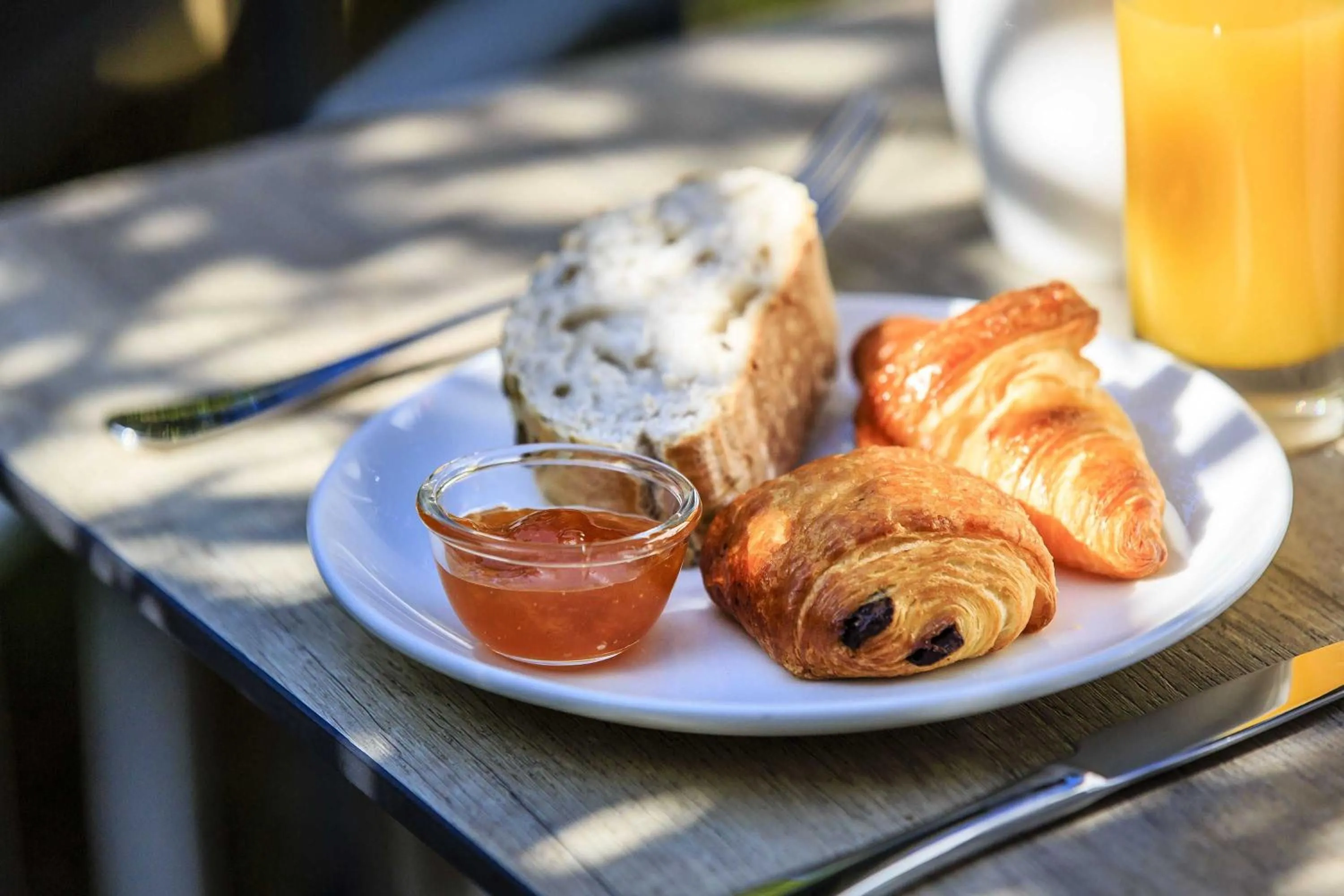 Continental breakfast in Best Western Hôtel Garden and Spa