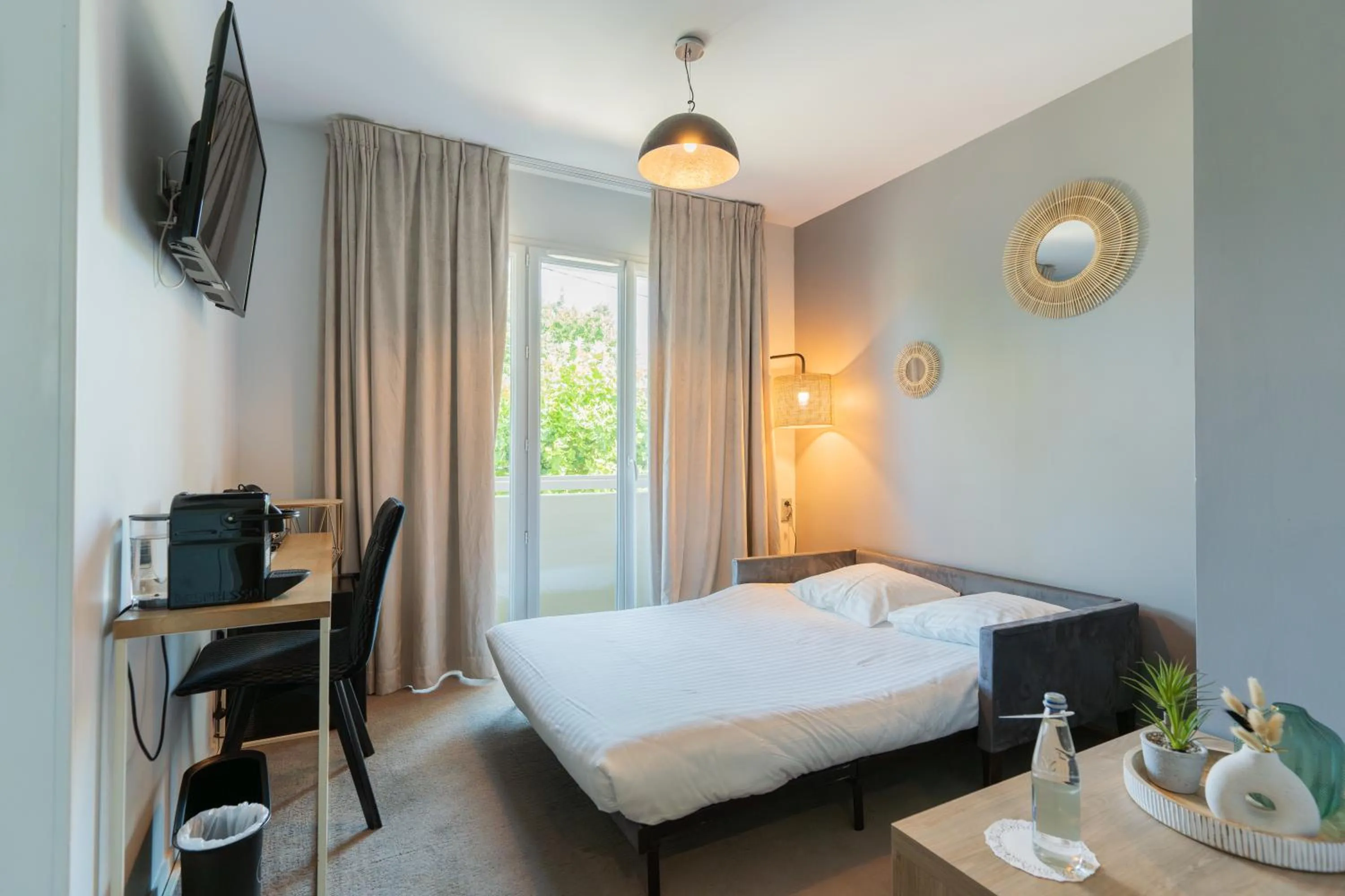 Photo of the whole room, Bed in Best Western Hôtel Garden and Spa