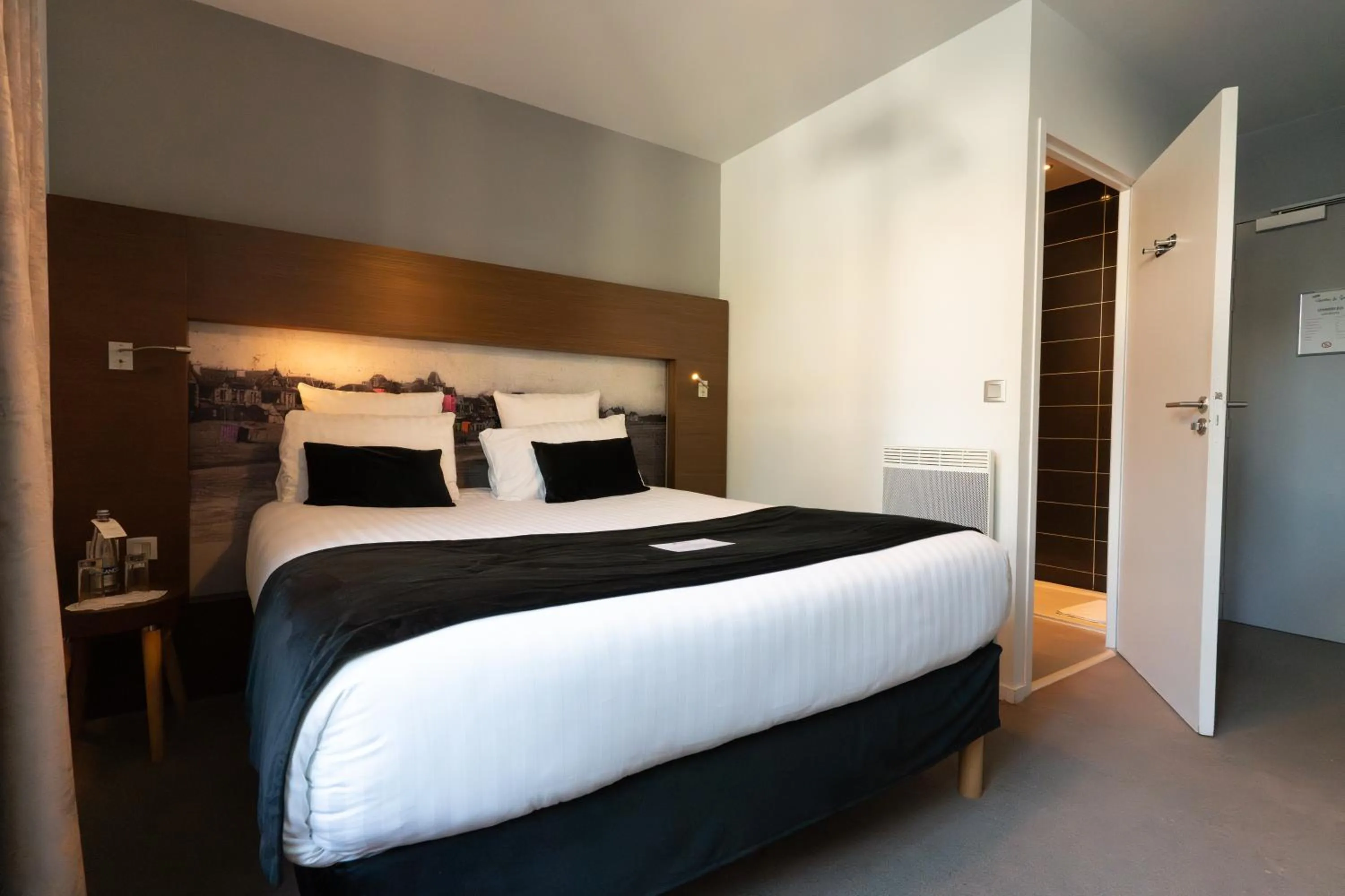 Photo of the whole room, Bed in Best Western Hôtel Garden and Spa