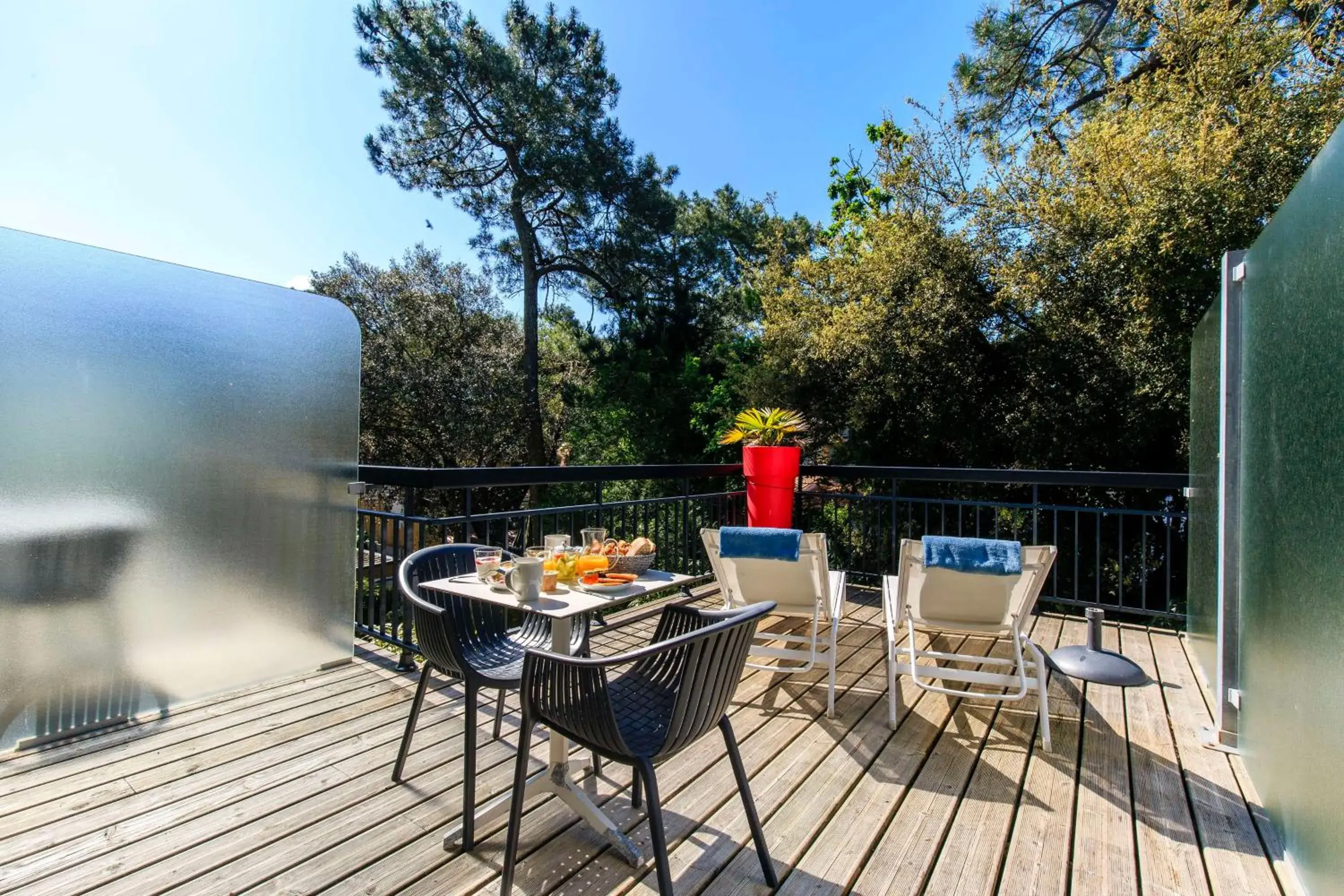 Classic Double Room with Garden View and Terrace in Best Western Hôtel Garden and Spa Classic Double Room with Garden View and Terrace in Best Western Hôtel Garden and Spa