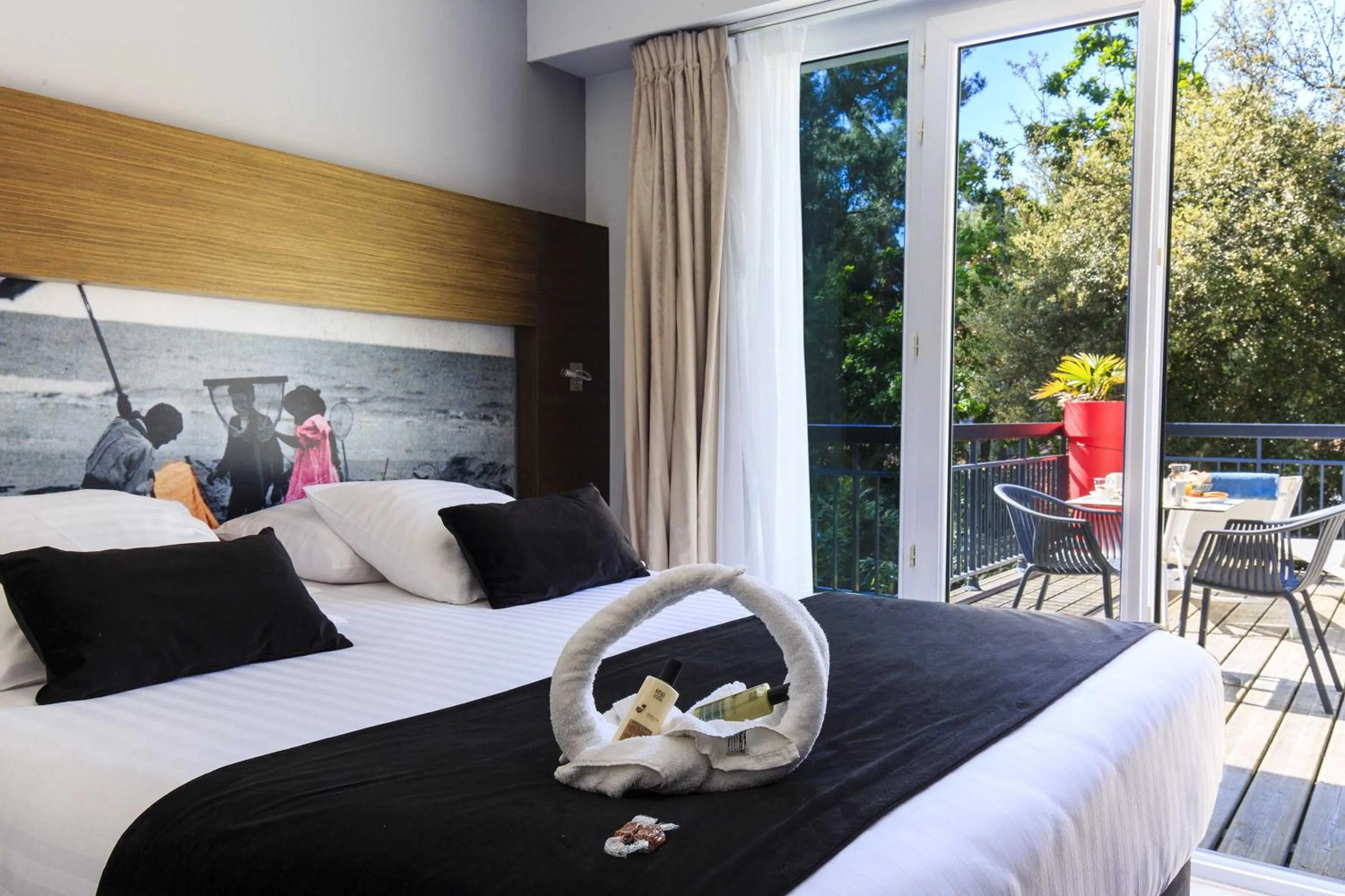 Photo of the whole room, Bed in Best Western Hôtel Garden and Spa