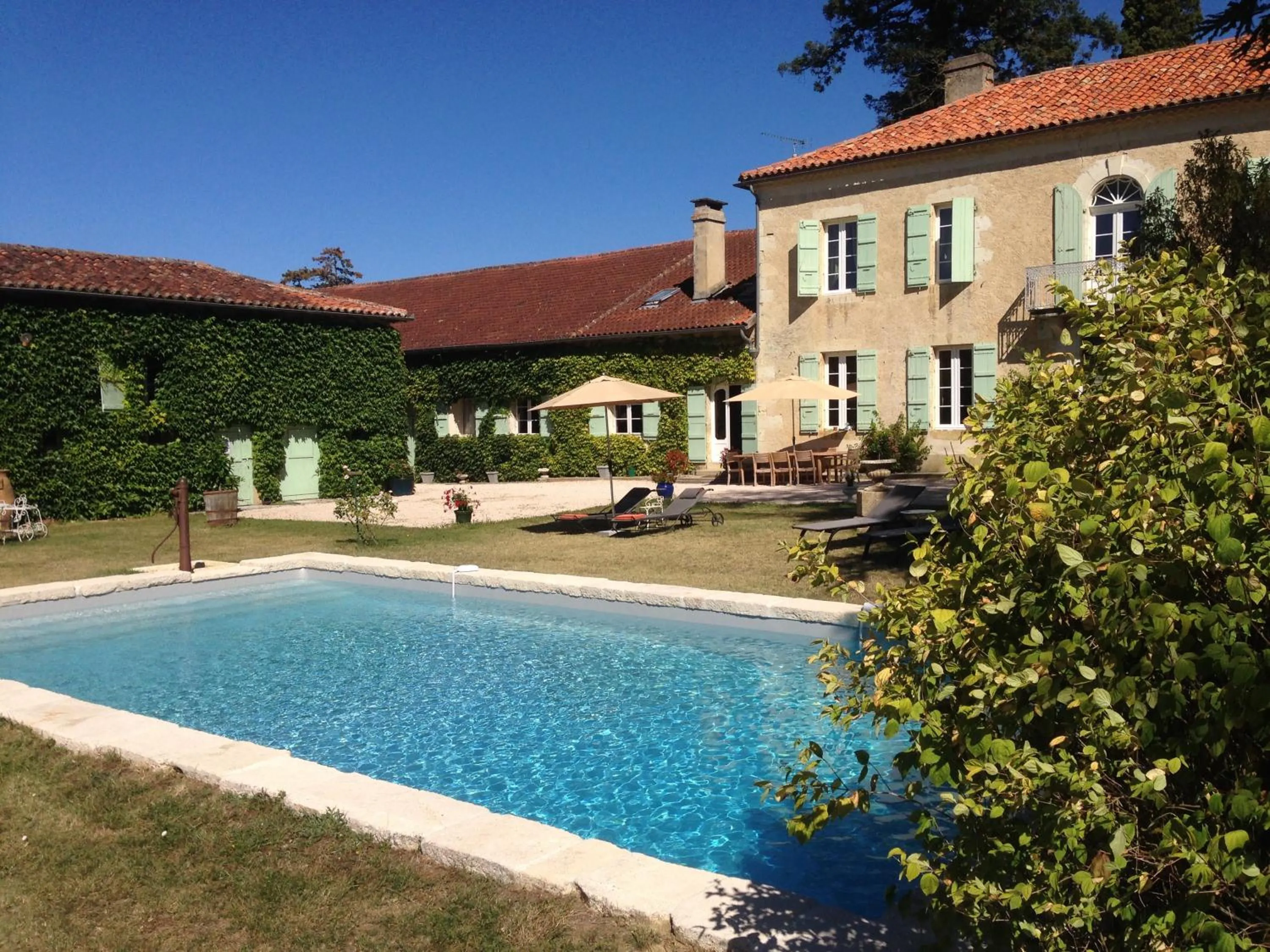 Swimming pool in Villa Marambat