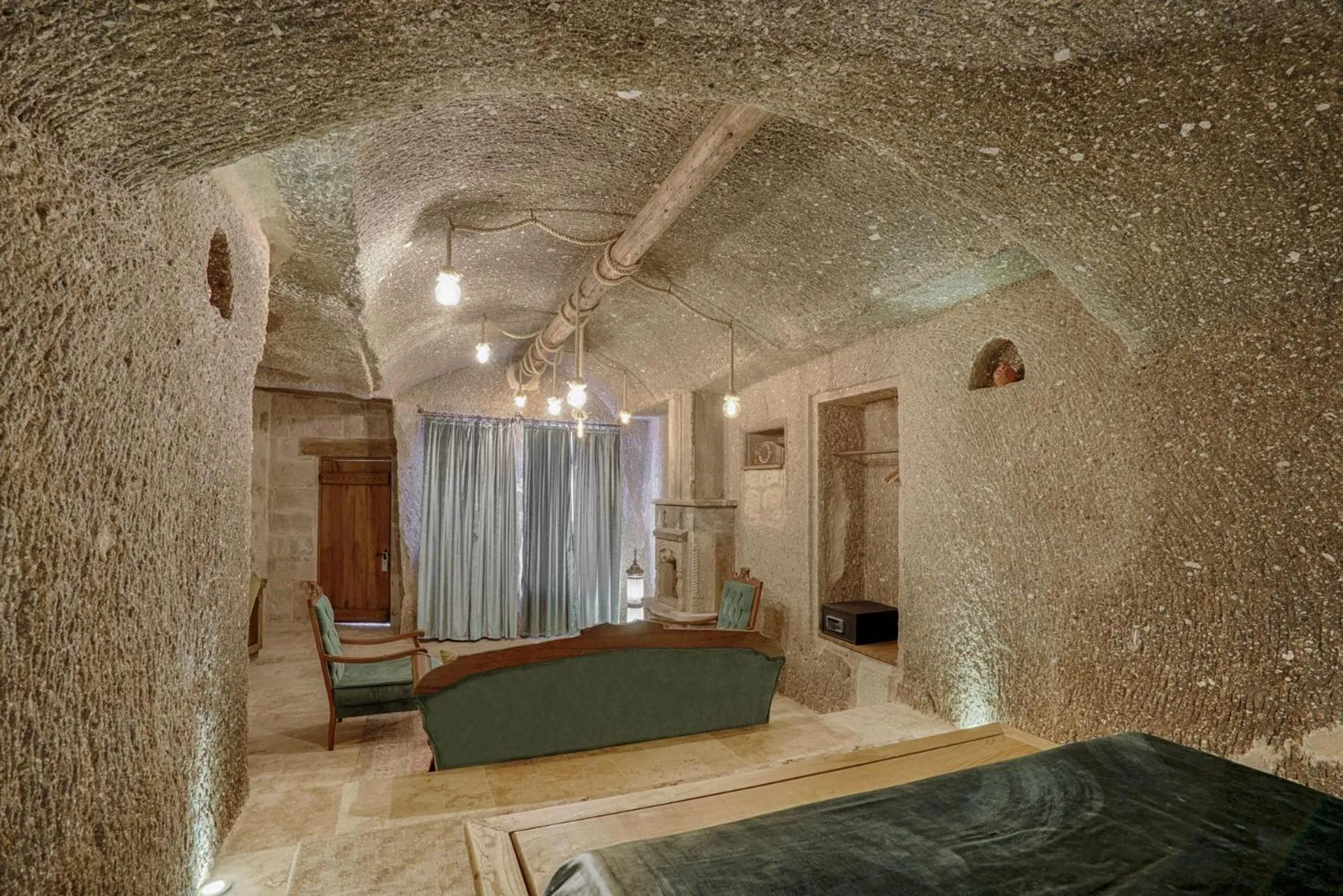 Living room, Bed in Hera Cave Suites