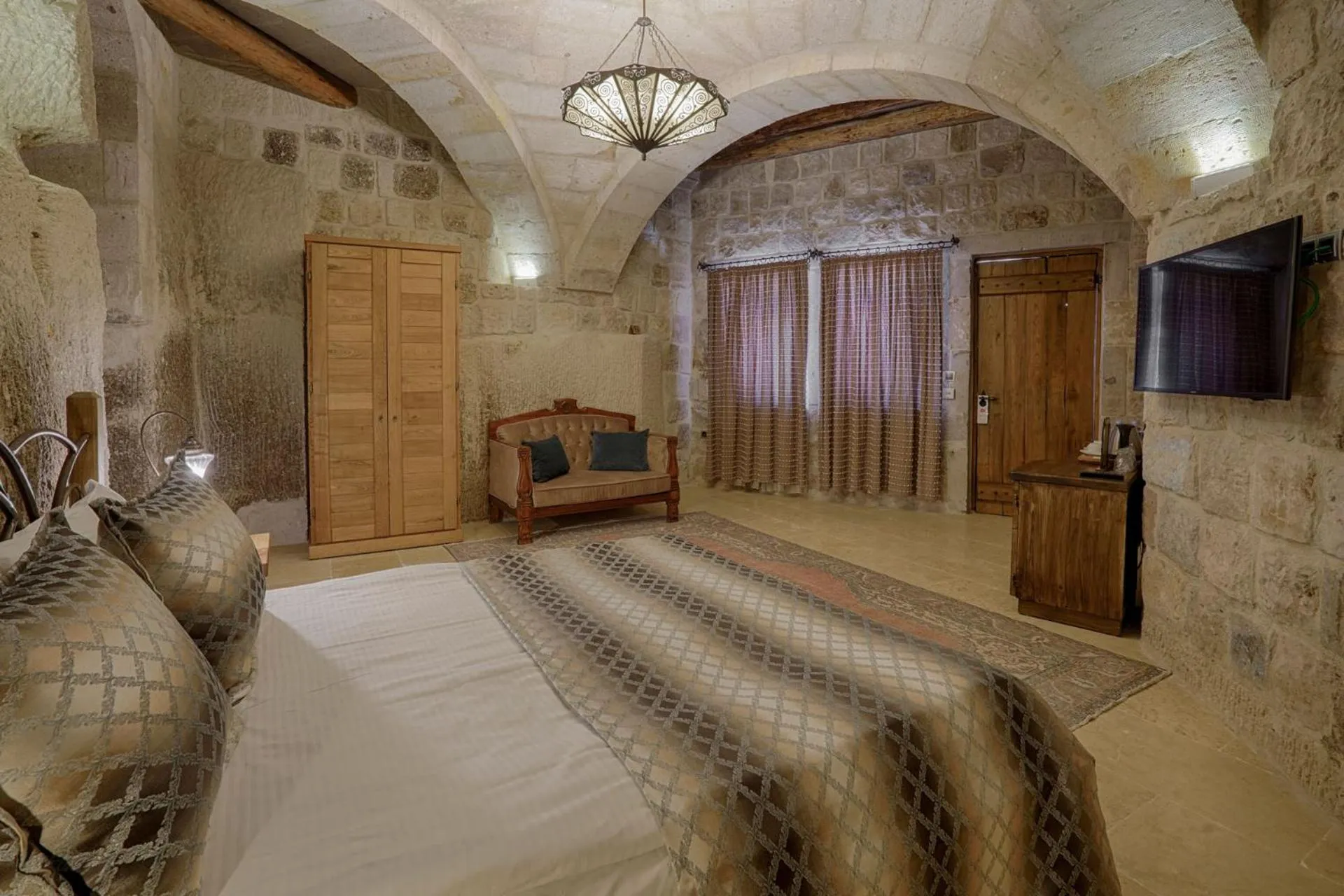 Bedroom, Bed in Hera Cave Suites