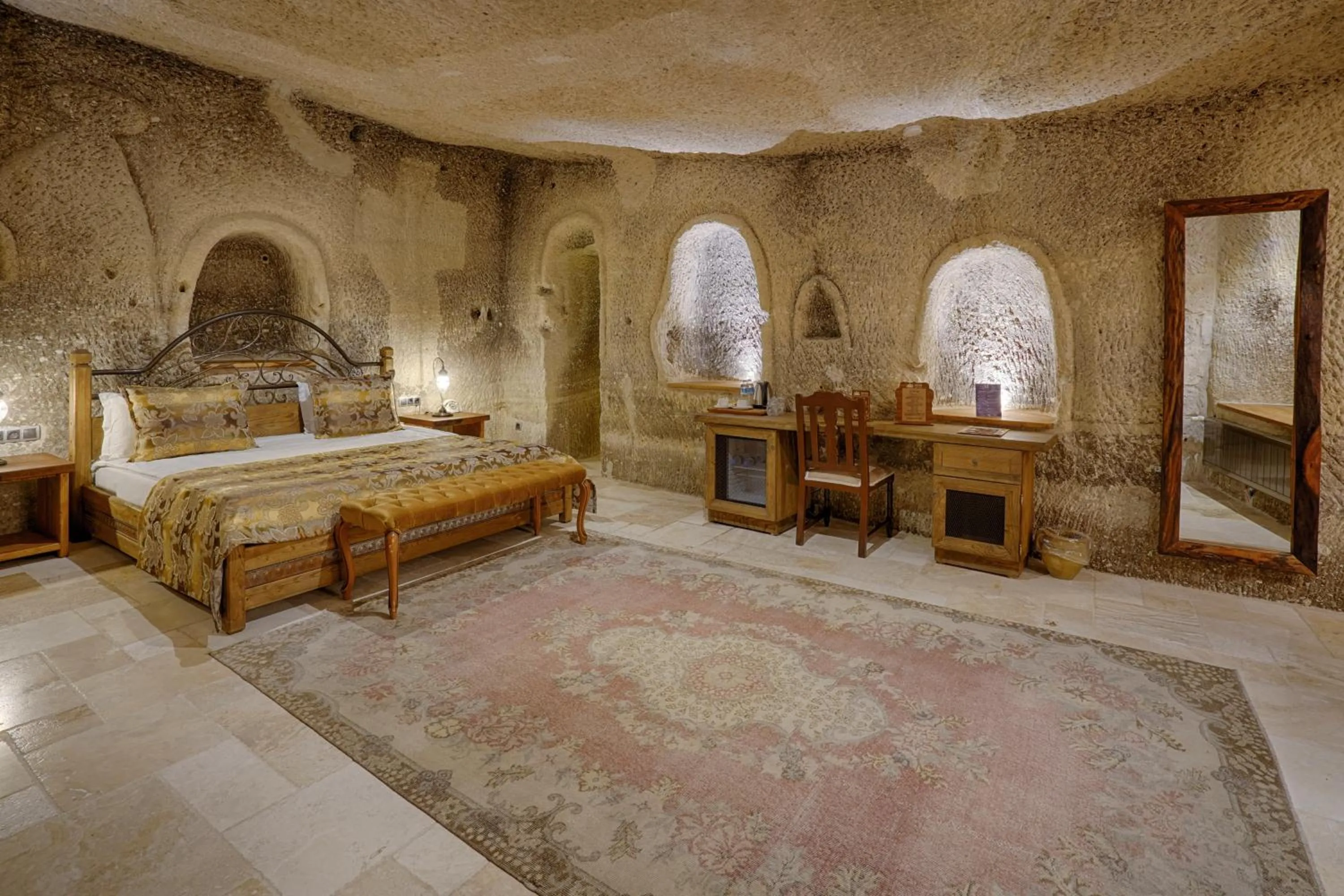 Photo of the whole room, Bed in Hera Cave Suites